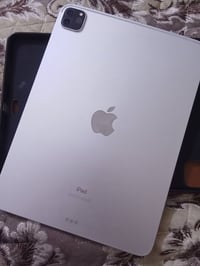 ايباد برو ١١ M2 • قفل ايكلود • ٢٥٦