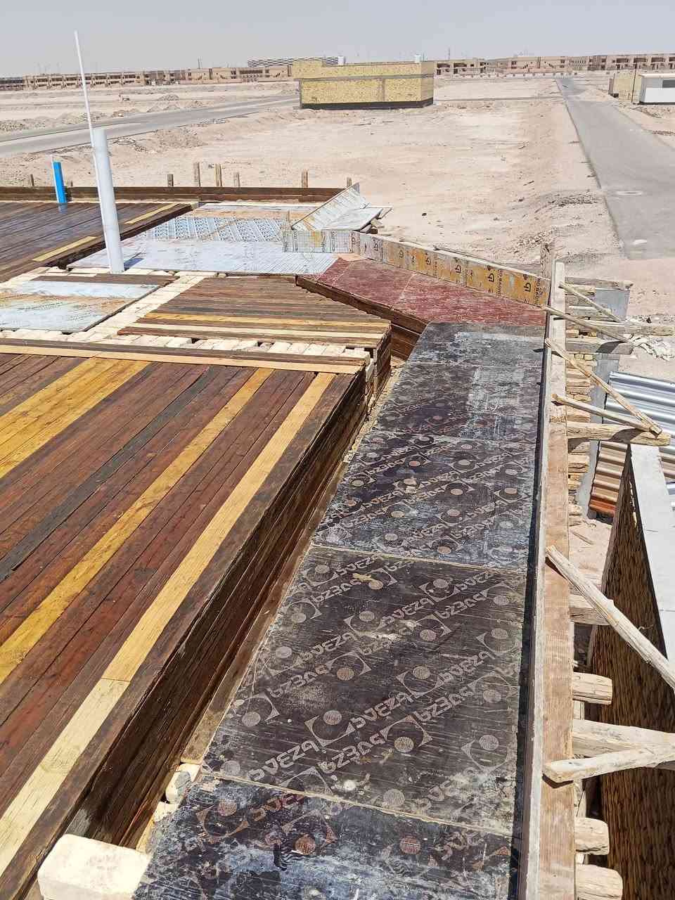 تم بفضل الله تعالى وبركاته صب سطح مساحته 180 في حي الفردوس والتوفيق للجميع ان شاء الله اخوكم احمد النجار لجميع اعمال النجاره والتسليح والصب ***********
