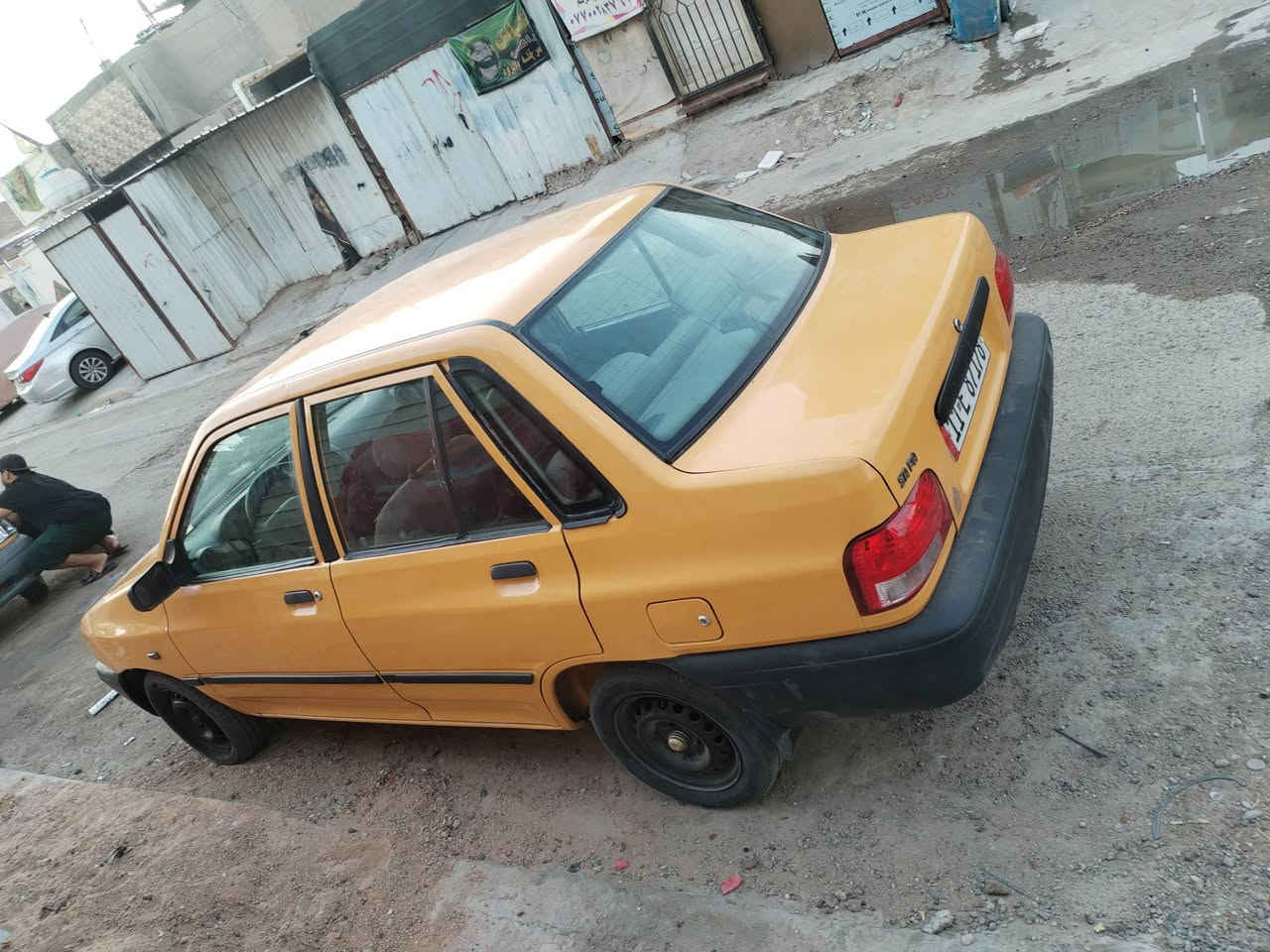 سايبه ٢٠١٢ محرك وكير وتبريد خير من الله السياره ابلاديه بدون تبديل ولا ظربه ولا صبغ فقط تصليح خياسات صدر جديد غرفتها بلاديه رقم انكليزي مصفره من كلشي تحويل ثاني يوم شواصي نظيفه السعر ٢٨ وبيها مجال مكان السياره الشعب حي اور وهاي كل التفاصيل وصور والفديو كدامك تعال وشوف ابعينك *********** سياره جاهزه وحلوه
