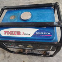 للبيع تايكر نضيف  07764866652