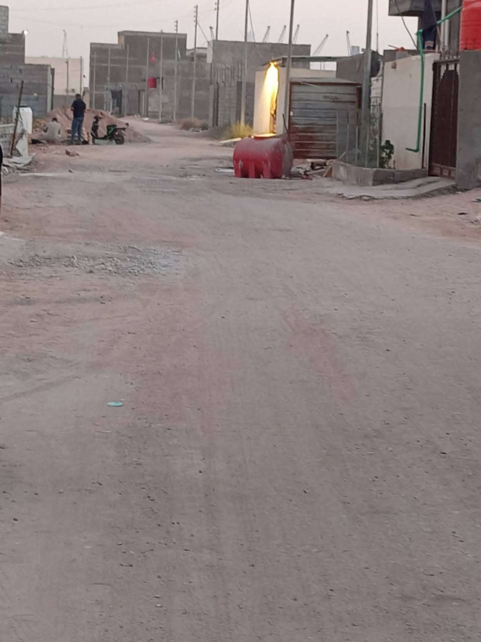 قطعه ارض للبيع الجزيره مقابيل الميناء 
قريب من موقع جسر القياده البحريه 
المساحه 200 متر
شارع عشره متر خدمات كامله 
السند ملك صرف زراعي 
للاستفسار الاتصال على الرقم ***********
