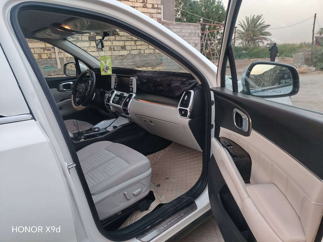 سلام عليكم سياره سورنتو مديل 2022
الرقم قادسيه بسمي 
السياره كفاله بيه بارد قليل موضح بل سونار 
فول عده البونراما 
6 سلندر  وارد خليجي 
ماشيه 97 ألف سياره جديده مال بيت 
جنطه شغط 
شفتات ستيرن 
7 راكب 
السعر 260 بيه مجال 
للاستفسار ***********
مكان الديوانيه
