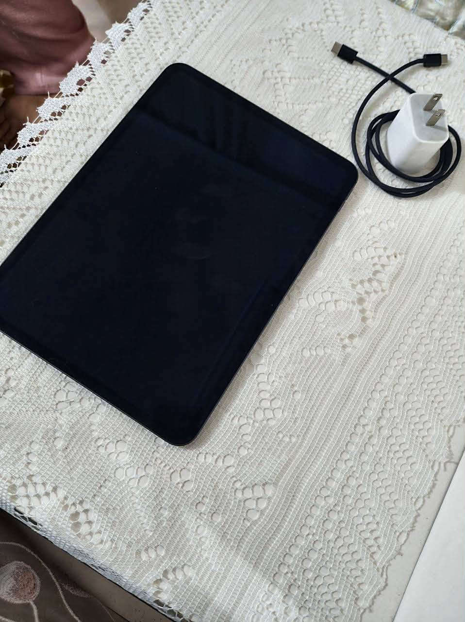 ipad pro ( M4 )
ايباد برو M4 
الشاشة  11 inch
الذاكرة 256 
النظافة 100% 
البطارية 90
 مع كامل الملحقات الاصلية للجهاز
الواتساب ***********
