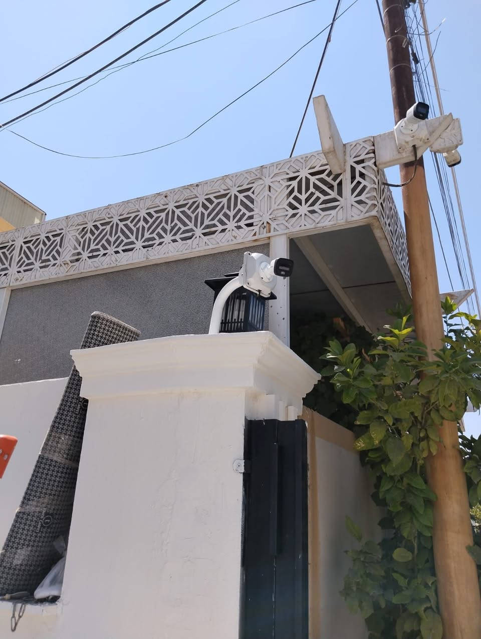 احم نفسك و احفظ حقك من خلال تركيب كاميرات المراقبة الذكية !

حافظ على منزلك, محلك, شركتك, عيادتك من خطر السرقة او المشاكل المفتعلة.

✅ نوفر كاميرات مراقبة من مختلف البراندات والنوعيات.

✅ ورشه متنقله لصيانه جميع انواع كامرات المراقبه الذكيه 

✅ خدمة صيانة و تنصيب الكاميرات.

✅ تنصيب وتثبيت جميع انواع الشاشات الذكية 

للتواصل:

واتس اب:***********

الاتصال :*********** 

HIkvision brand 

Dvr Nvr Camera

smart Home

security Technician 

devices monitoring 

#CCTV

#system 

#Network
