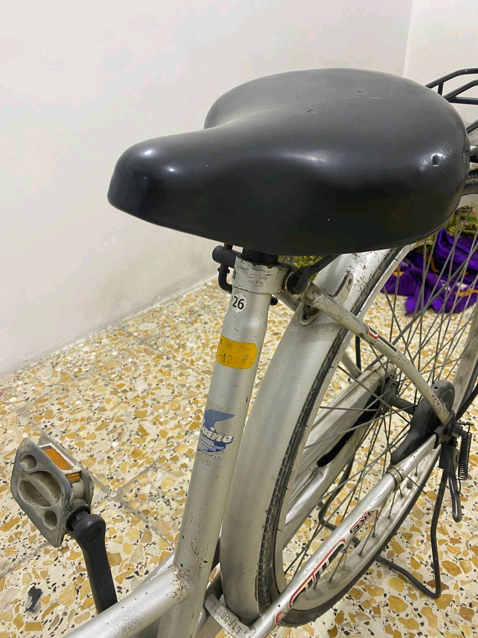 🚲 دراجة هوائية للبيع
دراجة هوائية  بحالة جيدة، مناسبة للاستخدام اليومي والتوصيل.
✅ سلة خلفية قوية
✅ رفارف أمامية وخلفية
✅ ستاند خلفي
✅ كرسي مريح
✅ الفرامل موجودة
✅ الإطارات بحالة جيدة
💰 السعر: 80ألف   
📍 الموقع: بغداد – الحرية