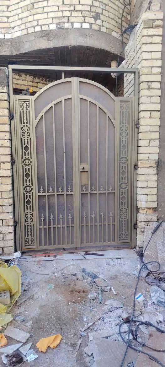 ١٠٠م بناء ٢٠٢٦ الشهر ل٦ بناء درجه اولى كله الغالي البيت الي باني وكل تفصيله اني مسويها درجه اولى العنوان فرع ابو الدهن حي الامين بفرع عل شارعين يمين ويسار الفرع عرضه ٤ ونص كامل من كلشي  سند ٢٥ بسمي  الوجها من باب الشارع لصاله ٤ ونص من المطبخ للاخير ٥ والنزال ٢٢  بي سطحين شتايكر  بيتونه ٥ في ٥  عوزه بس واجها  السعر ٩٥ وقابل لتفاوض ***********  استفسار اكثر راسل وبلخدمه
