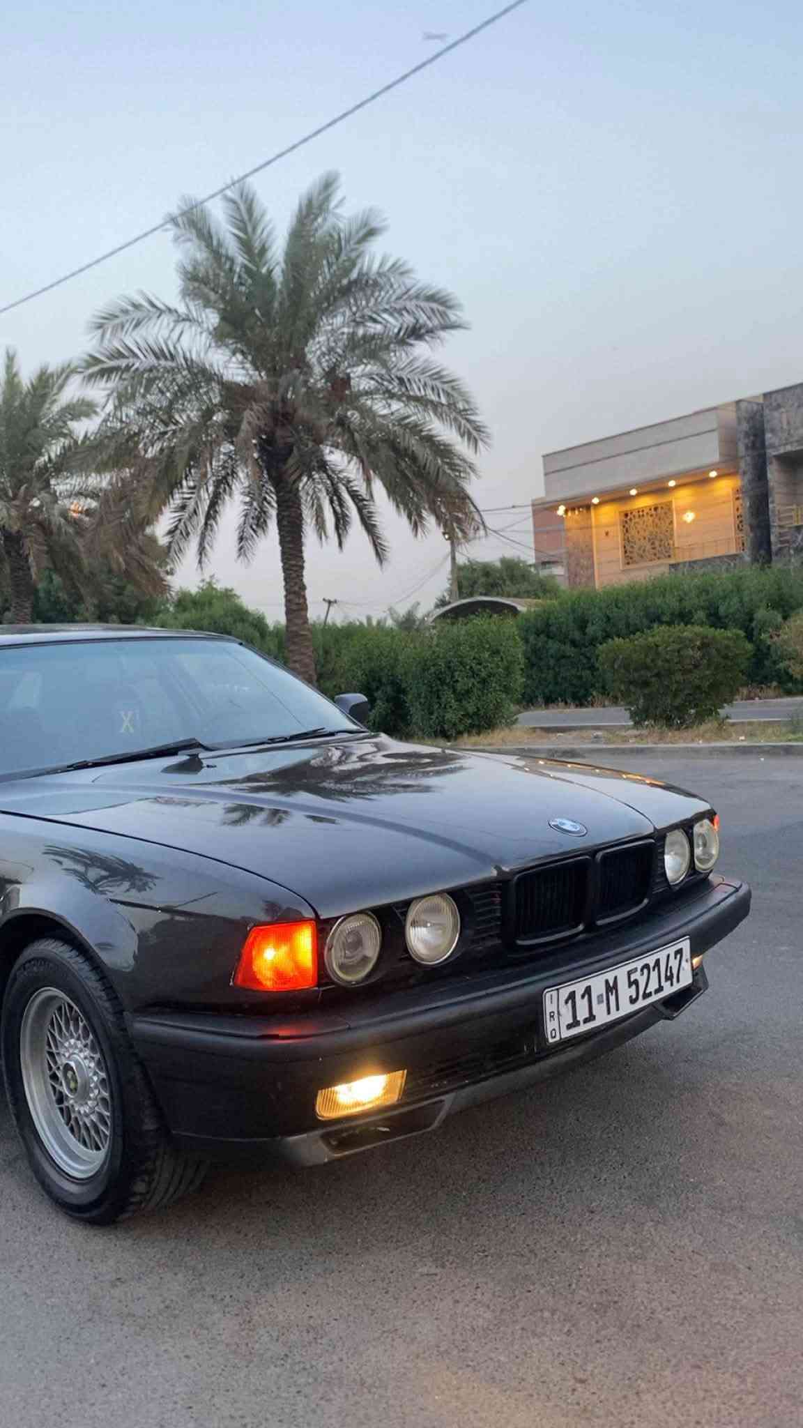 للبيع BMW 735 
موديل ٩٢ رقم بغداد الانكليزي باسمي تحويل مباشر هزه جديده 
محرك كير شغاله ١٠٠/١٠٠ 
حداديه جديده امامي خلفي 
تبريد شغال ثلج 
موصفات 
دبل ايرباك دبل كمبيوتر دبل جام 
سلايد رووف طكيتن 
داخل مخمل جديد 
بطاين سود صاج ملكي ابو الخط 
ترايش لمتد 
سكليتر كهرباء  
لايت زنون  
برده خلفيه 
ويل خليه اصلي وتخم تاير جديد 
سياره جديده. بمعنى الكلمه وعليها ادامه كامله مال جناي بدون اي نقص 
مصبوغه عام للجماليه بدون اي ضربه ولا خايس 
السعر 63$ 
للاستفسار الاتصال على الرقم ***********
مكاني السيديه حي الاعلام
