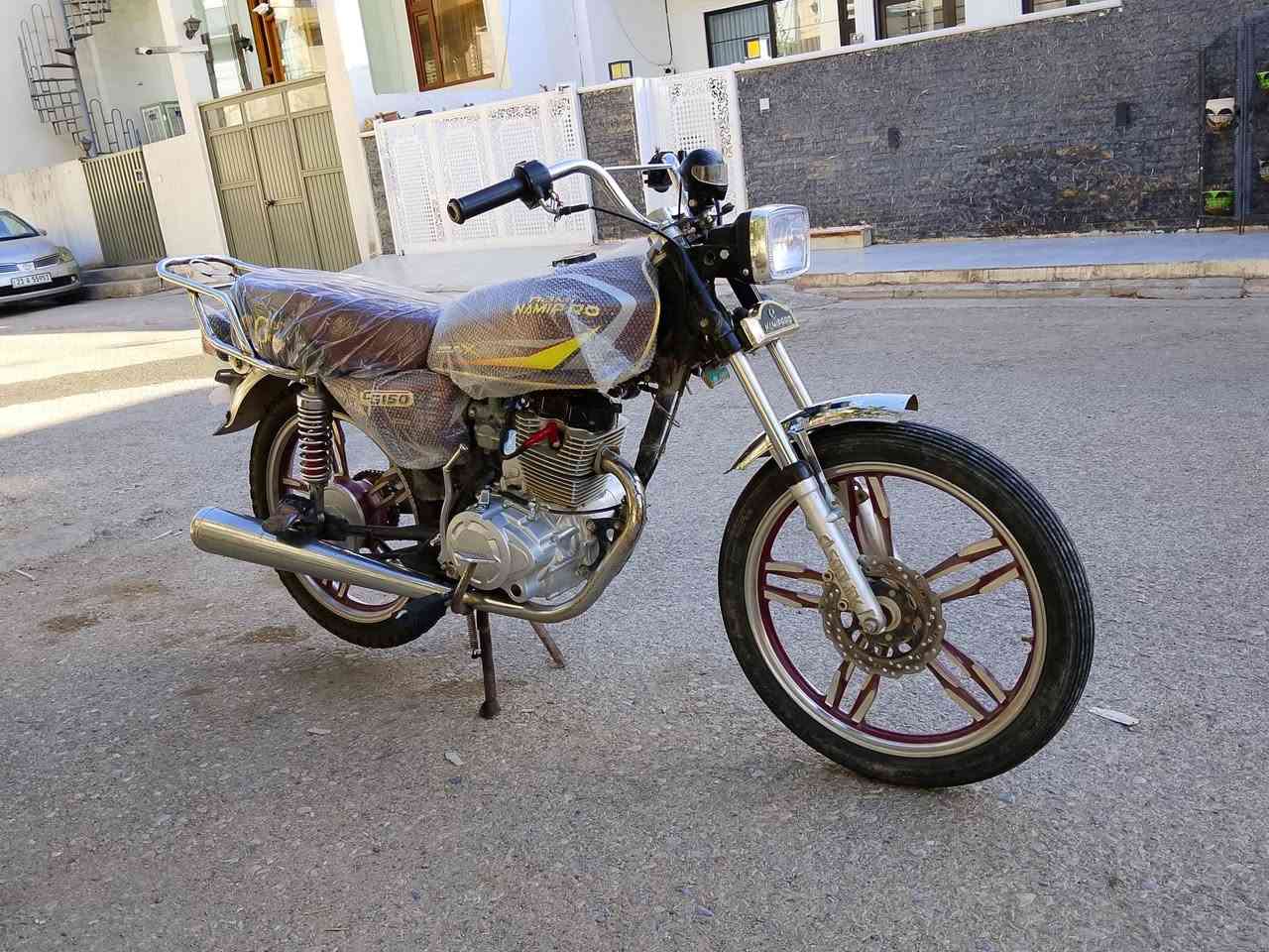 سلاوتان ليبي namitopro2024 200cc بؤفرؤشتن بةشةرتي گيرو مةكينةو شانسي تايةي پيشو دواي تازةية تةنكيو كوشني تازةية مةكينةي چركةي تيا نية بةس بةشي سةرةوةي كراوةتةوة بني كةپسة  ويلي خوار نية زؤر بةقوةتة ما شاء الله سعري 400 هةزارة شوينم سليمانية ***********
