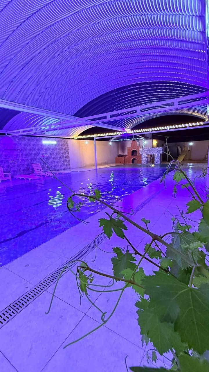 مزرعة رقم ☆116☆ بلد 

تتكون المزرعة🏡
مسبحين للكبار والصغار ☆ طول ١٤ م☆ مظلات للمسبح💦
تصميم جميل مع نافورات✅
غرف نوم عدد ☆٢☆
مطبخ عدد ☆١☆
صاله كبيرة مؤثثة بالكامل مع شاشة بلازما
كوخ خشبي مع جلسة عربية✅
مجمع صحيات عدد ☆٢☆
حدائق متعددة🌳
الالعاب منضدة فيشه بليارد🎮
 العاب اطفال🛝
كراج للمزرعه كبير✅ 
كهرباء ٢٤ ساعه✅
إنارة المزرعة جيدة جدا💥
باربيكيو متكامل مع تنور▪
جلسات متعددة للاستراحة♦
بستان فواكه🌴
للحجز واتساب 
💚***********💚
💚***********💚
رابط تطبيق ومنصة المصطفى
https://almustafa.bookifyiq.com/catalog
تطبيق المصطفى ينصح الزبائن عند مراسلة اي رقم من ارقام موظفين التطبيق ان يكون لديكم  ماستر مبلغ التثبيت حاضر لا ان تراسل وتطلب تثبيت الحجز على يوم غدا التثبيت يكون بنفس اللحظة من التطبيق لكي تضمن ان يكون الحجز لك وبنفس المزرعة التي طلبتها ...عبي الماستر وراسل الموظفين موجوده مزارع كل العراق..
اقل استلام للعربون♦100ألف♦
