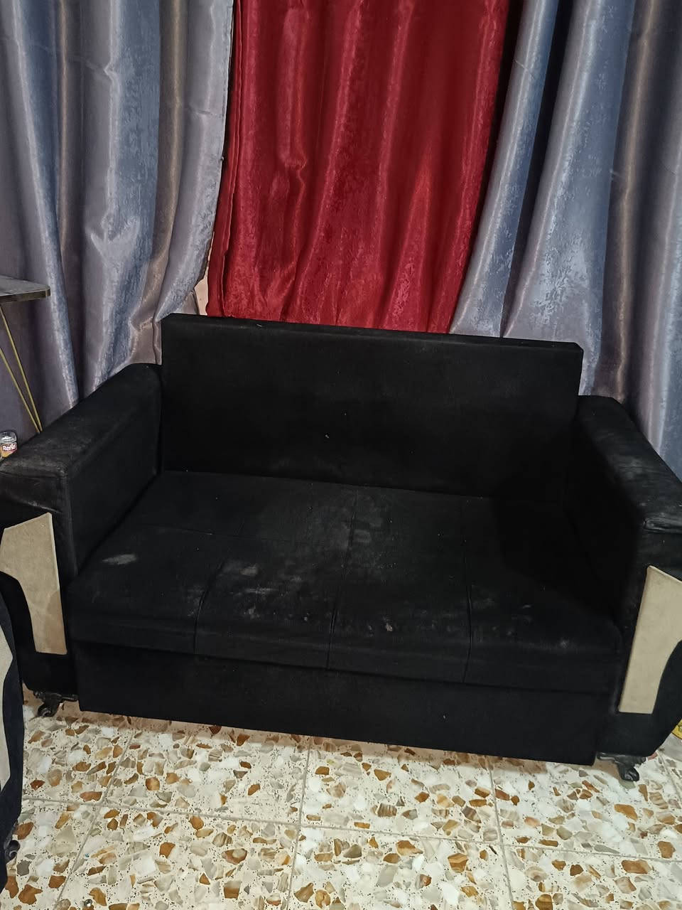 السلام عليكم قنف للبيع عدد اربعه. ثنين ام النفر وثنين اربع نفرات. متروكات يحتاجاهن فقط تنضيف السعر 50 مدينة الصدر ***********
