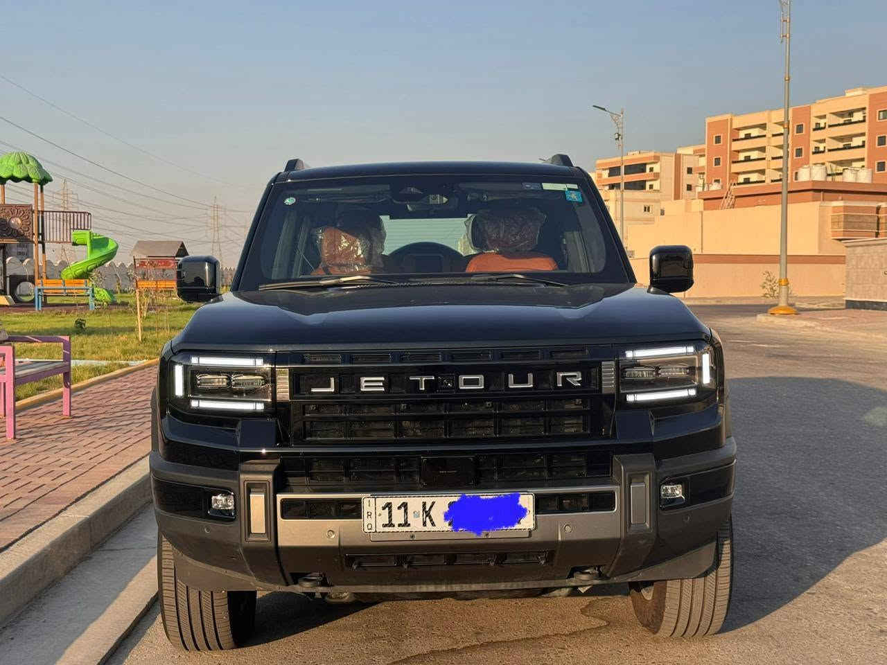 للبيع جيتور G700 بريميوم 2026 بغداد

السعر : 76 مليون

الممشى: 16 كم قابل للزياده 

المواصفات 

نوع المحرك: بلكن  PHEV

2.0 تيربو 4 سلندر مع محركين كهربائيين

قوة النظام تصل إلى 904 حصان

الدفع: رباعي 4WD

عدد المقاعد: 6

مكفولة وقيد الضمان

- عزم النظام 1135 نيوتن متر

- تسارع من 0 إلى 100 كم/ساعة خلال 4.6 ثانية

- بطارية فوسفات حديد الليثيوم

- محركان كهربائيان أمامي وخلفي

- هيكل شاصي مستقل Body-on-Frame

- تعليق هوائي وتحكم بالركوب حسب التجهيز

- خلوص أرضي 230 ملم مع تحكم بالاتفاع والانخفاض

- قدرة خوض بالماء تصل إلى 900 ملم

- زاوية اقتراب 35 درجة

- زاوية مغادرة 28 درجة

- قدرة سحب تصل إلى 2500 كغم

- خزان وقود 100 لتر

الراحة والفخامة:

- مقاعد متعددة الوظائف

- مقاعد 4 مساج

- مقاعد تدفئة وتبريد حسب التجهيز

- مقاعد أمامية مريحة مع مساند للساقين

- مقصورة واسعة من 6 مقاعد

- نظام صوت فاخر

- شاشة وأنظمة ترفيه متطورة

- كاميرات 540 درجة

- أنظمة مساعدة السائق والرادار

- مثبت سرعة متكيف

- مراقبة النقطة العمياء

- تحذير التصادم الخلفي

- مساعد تغيير المسار

- مساعد الحفاظ على المسار

- نظام مساعدة قيادة 

- مساعد الازدحام المروري

- مثبت سرعة ذكي

السيارة  فول مواصفات وحالة ممتازة جداً تغليف PPF ودرع للجامه الاماميه والبنورامه وحمايه الشمس للنوافذ والجامه الخلفيه 

مكفولة وقيد الضمان ومضيوف اله ارضيات تفصال درجه اولى مع تغليف تسيرن وشباك امامي ودوسات وغيرها 

موقع السياره الصرة مدينة مجمع الجوهرة خلف المدينة الرياضية

رقم الهاتف *********** 
مهندس يوسف
Mr.T2 Store 
مستر تي 2 ستور

#سيارتك_تحجي_ستايلك ويه Mr.T2 Store 

جميع اكسسوارات وكماليات سيارات جيتور
الاصلية فقط.

كل المنتجات بجودة عالية جدا، واعلى كوالتي موجود واسعار مناسبة جدا مع الجودة

العراق-بغداد
المنصور-الداوودي 

Whatsapp:***********
Whatsapp Channel: https://whatsapp.com/channel/0029VbD5euW6buMDQSMeml0O
متوفر توصيل بغداد ومحافظات 
تواصل ويانا من خلال الرابط التالي:

https://linktr.ee/mr.t2.store

اكسسوارت جيتور T2 العراق
اكسسوارات جيتور T2 بغداد
اكسسوارت T2
كماليات T2
كماليات L6
اكسسوارات L6
كماليات T1
اكسسوارات T1
كماليات جيتور
اكسسوارت جيتور
اكسسوارت جيتور G700
كماليات جيتور G700
جيتور G700
