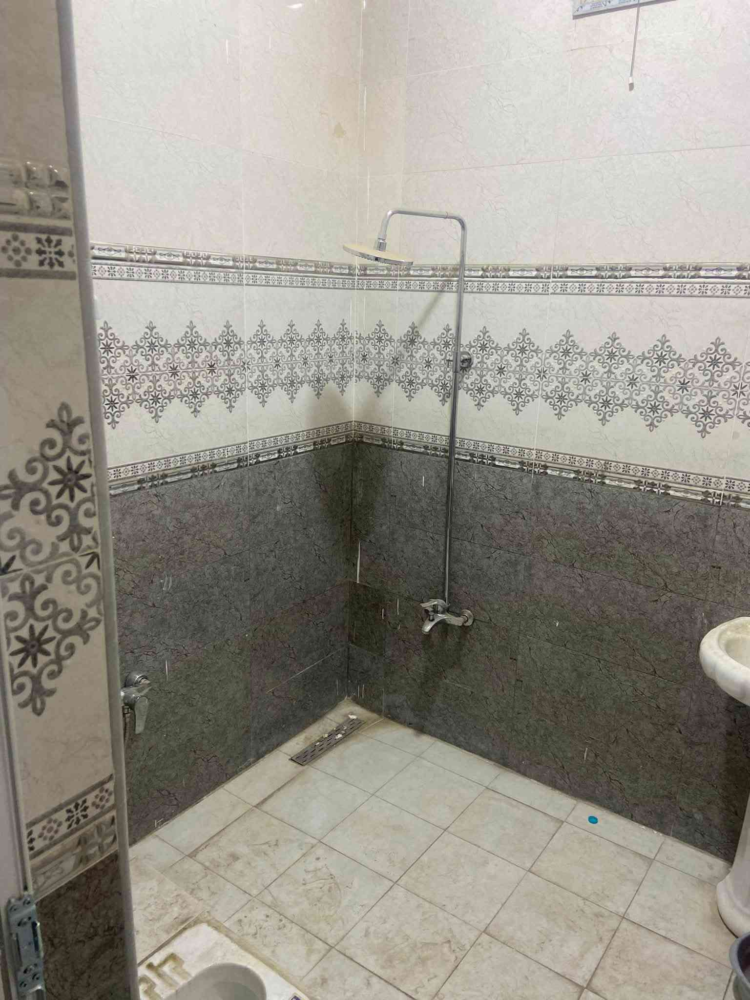 شقة حديثة البناء في الخضراء قرب جامع العشره المبشرين بمساحة كبيره 200
تحتوي الشقه على استقبال ومطبخ وغرفتين منام 

سعر الايجار 650

للاستفسار ***********
