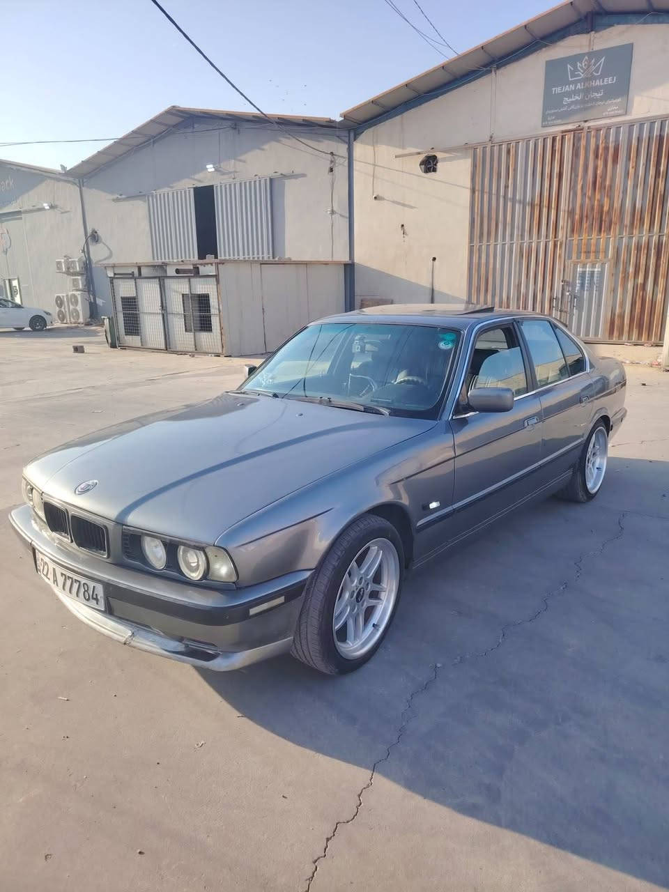 Bmw 1991 520i
صبغ عام سنوي جديد ٢٠٣٠ سيارة بسمي غرمات ٣٨٠ الف 
كير محرك مزبوط ع الفحص الشاصي سليم فيها ضربي صغيري بل صندوي بدون داوخل داخل جلد..
رقم تلفون...***********.
السعر 55$ و بي مجل 
الموقع اربيل...
