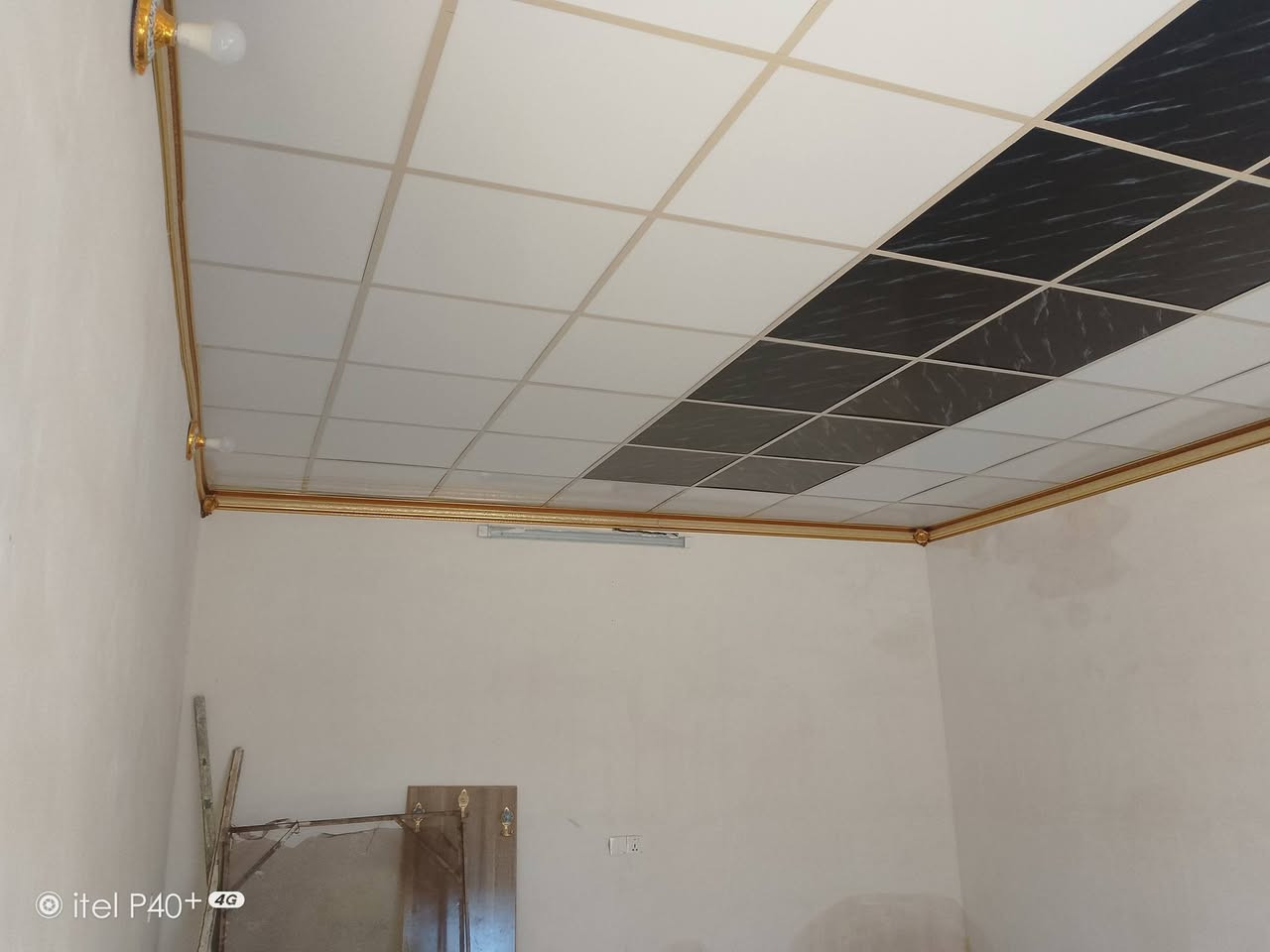 بيت للبيع الحويجه زراعي 
حي خلف الخضر 200متر
غرفتين نوم وهول ومطبخ وربعه 
سقف ثانوي
واصل كافة الخدمات السعر 30مليون وبيه مجال 
***********
