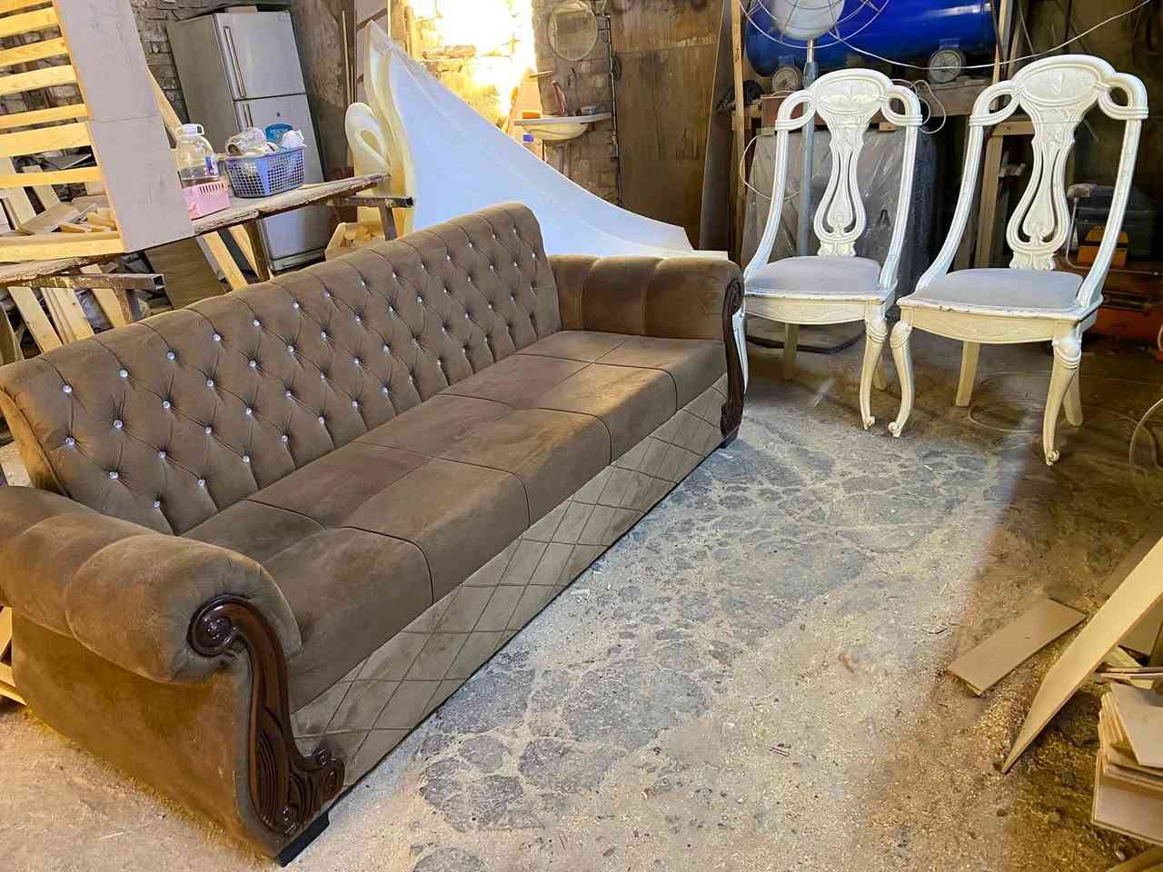 السلام عليكم اخوان قنفه ثلاثيه شغل درجه اولى خشب روسي سفنج اكسترا ضمان وكراسي 2 خشب زان انتيكا سعر100 الف فقط  واتس اب***********
