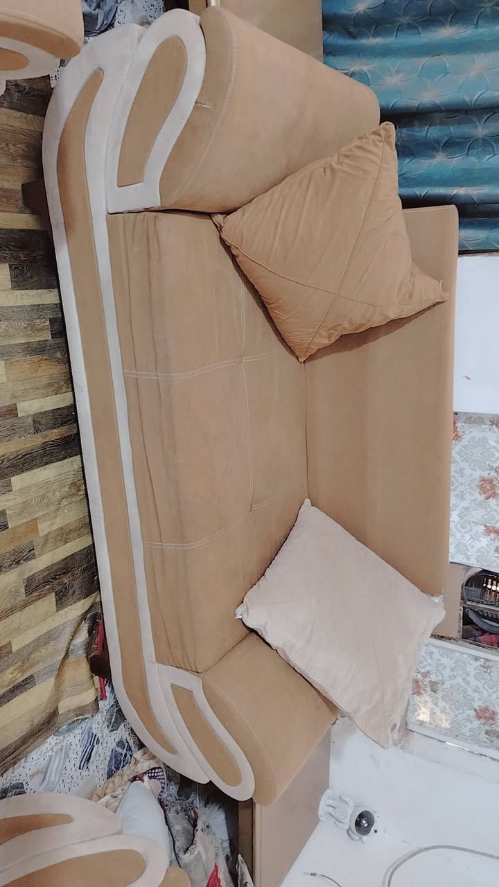 للبيع قنفات نظيفة وبحالة جيدة 🛋️
ثنين كبار + وحدة زغيرة + كرسي
بيهن خزن ويصيرن جرباية، وما بيهن ضرر.
السفنج مالتهن زين وما نازل.

💰 السعر: 300 ألف وقابل للتفاوض.
📍 العنوان: حي بدر
📞 للاتصال: ***********
