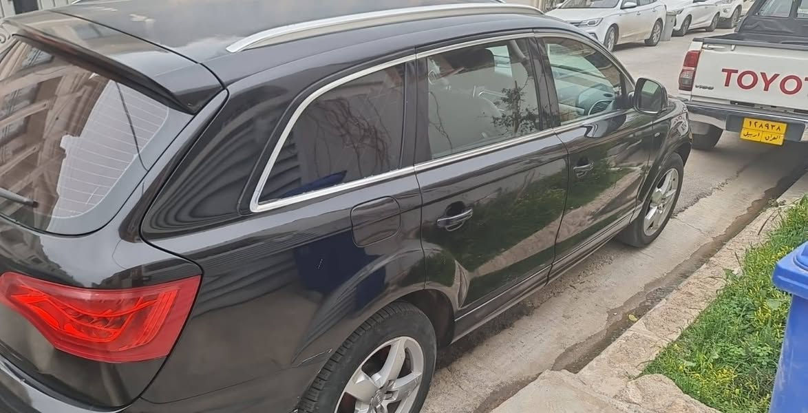 ***********
***********
 Audi Q7 2011 clean 
سنوية باسمى تحويل او وكالة بشرط
عليها غرامة ١٠ ورقه نزل من السعر
تبريد ثلج
كيرو محرك بشرط
مكفولة من الحادث
سعر المطلوب ٩٧$ ورقه ومجال
