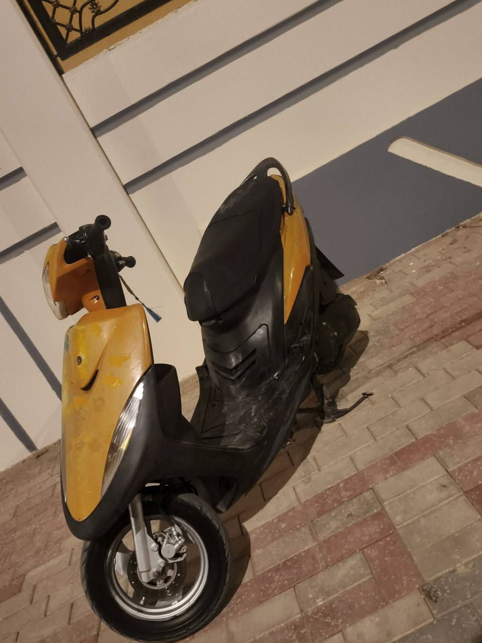 سلام عليكم 
Yamaha RS 100
موديل 2003
لون اصفر جارد 
مكينتهه مبدله ولفات فقط 
صالنصه FM 
سلف 55 
كلج امامي WGK 
كلج خلفي FCS 
وعندي احتياط خلفي WGK 
دراجه نكره سلف اب اي وقت 
سعرهه 800 وبيهه مجال 
رقم تلفوني ***********
