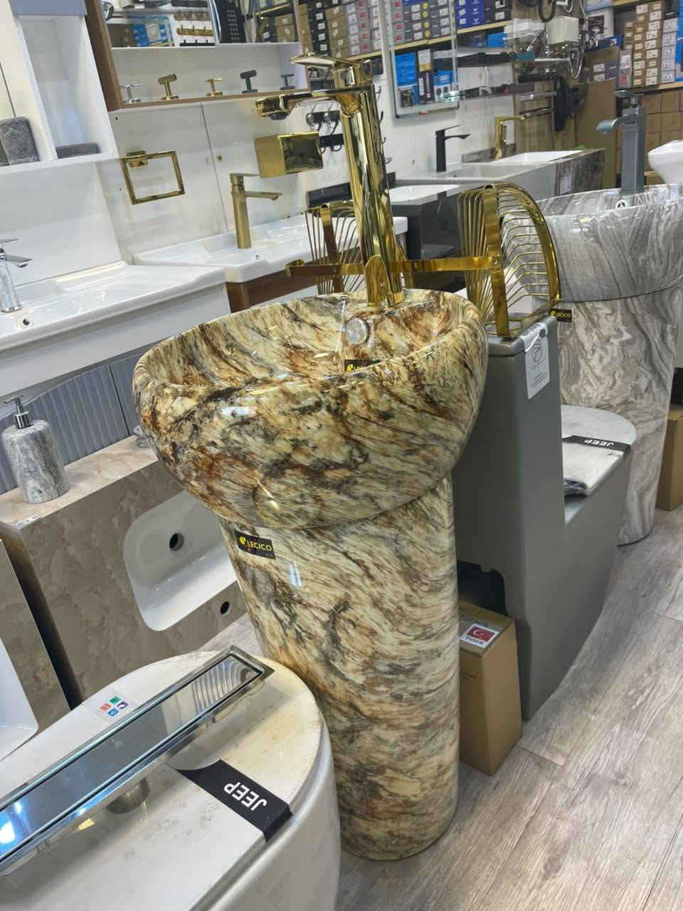 الفخامة التي تليق بمنزلك.. مغاسل قطعة واحدة بتصاميم وألوان تخطف الأنظار! ✨🏡

هل تبحث عن التميز وتعبت من التصاميم التقليدية للمغاسل؟
في صحيات تيا، نختصر عليك عناء البحث ونقدم لك تشكيلة حصرية من المغاسل العمودية (قطعة واحدة) بتصاميم رخامية وموديلات عصرية فائقة الجودة. 

سواء كنت تفضل اللمسة الذهبية الملكية، الرخامي الرمادي الكلاسيكي، أو الأسود الملكي الفاخر، ستجد لدينا ما يمنح حمامك أو مجلسك طابع الفنادق الفخمة.

لماذا تختار مغاسل صحيات تيا؟
💎 تصاميم متميزة: ألوان متموجة ونقوش رخامية فريدة تناسب الديكورات المودرن والكلاسيك.
🚰 تكامل وأناقة: تأتي مع خلاطات متناسقة تزيد من جمالية التصميم وقوة التحمل.
🧼 سهولة التنظيف: أسطح ملساء ومقاومة للبقع والتكلسات لتدوم طويلاً بكامل بريقها.

تحوّل المساحات العادية إلى لوحة فنية يبدأ من اختيار التفاصيل الصحيحة!

📍 الموقع والعنوان:
بغداد - كمب سارة - قرب جامع الشاكرين.

📞 للاستفسار والطلب (واتساب / اتصال):
***********
او راسلونا مباشره على الصفحه 

#مغاسل_مودرن #مغاسل_مرمر #تجهيزات_صحية #ديكورات_حمامات #تيا_للصحيات #بغداد #العراق #ديكور_عراقي #تأثيث_المنزل #تصميم_داخلي
