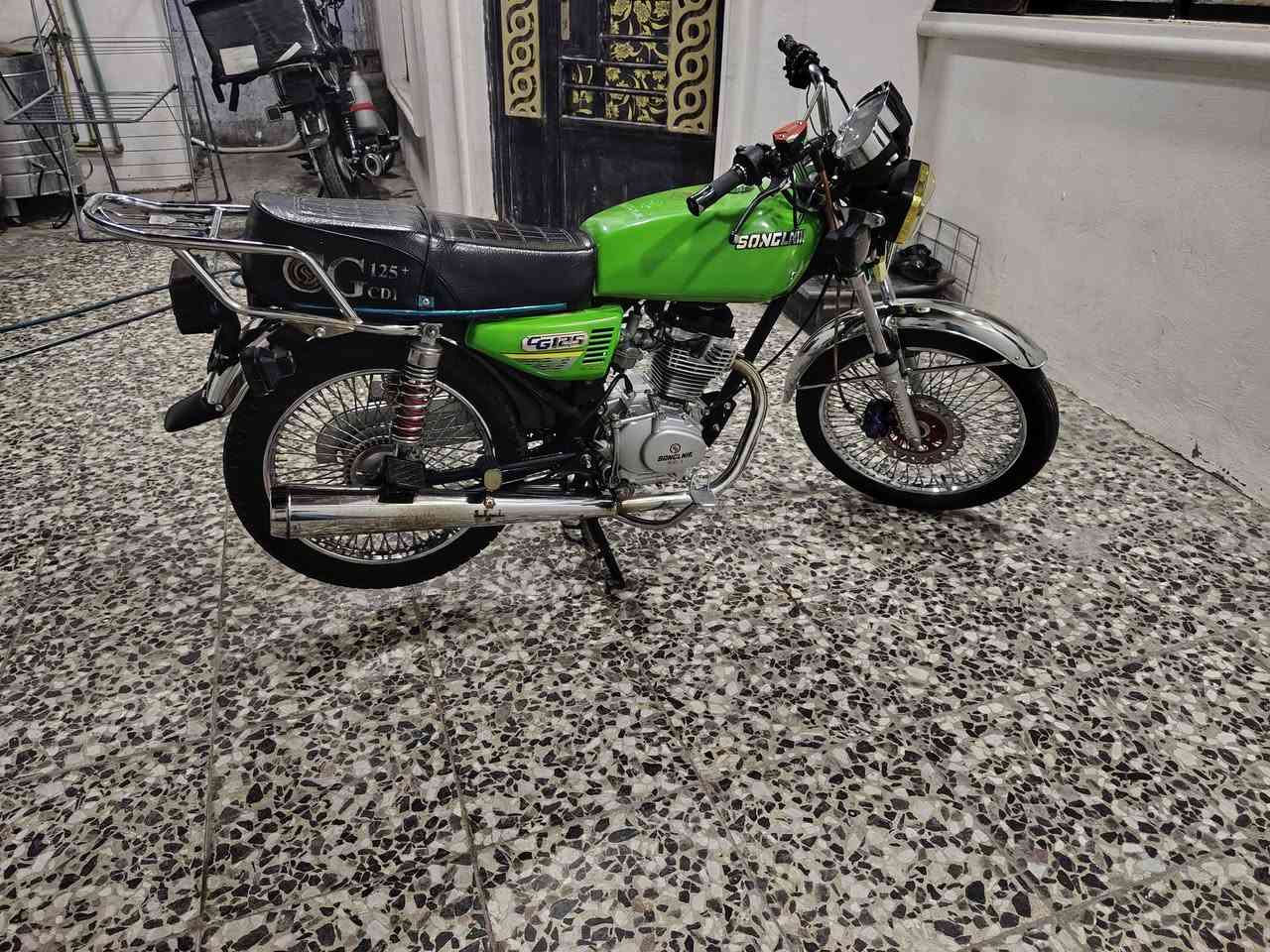 سونك مديل ٢٥ شهر ١٢ يعني ٢٦ كفاله عامه فقط قبق زنجيل نقص ٦٥٠ وبيها مجال بغداد الشعله الخطيب الزراعي ***********

