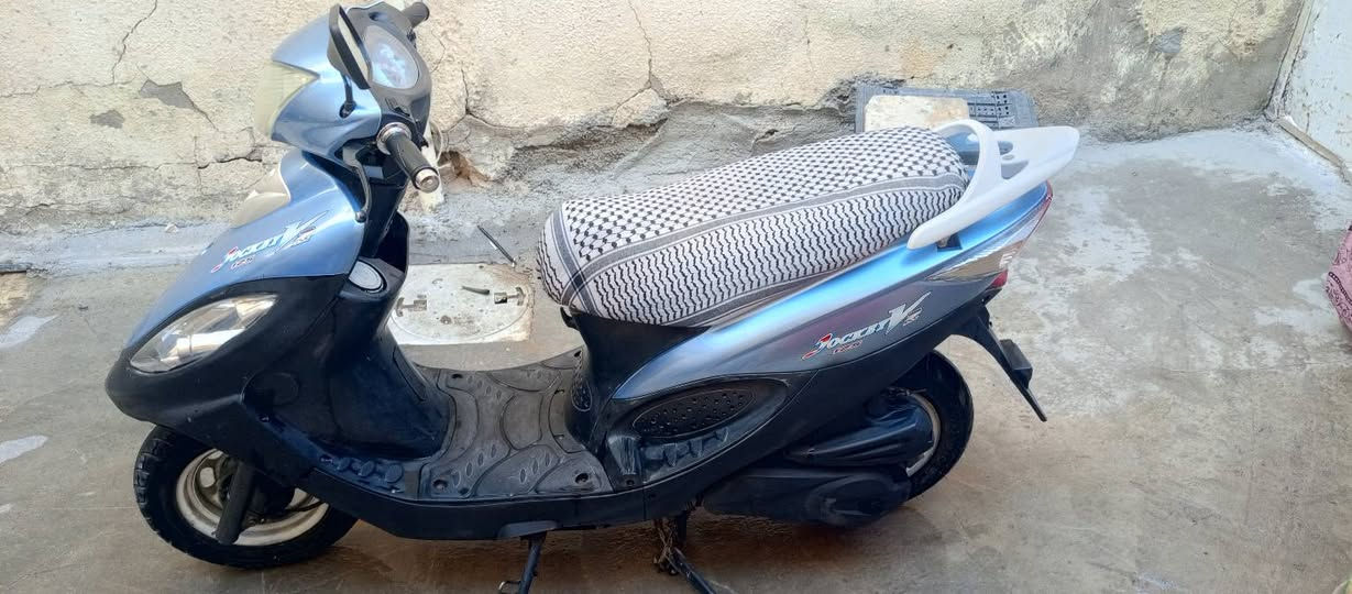 سلام عليكم دراجه كامكو جديده ما مفتوحه مكينه ناعمه كلش حلوه ما عايزه برغي مله شخاله كهرباءيات اشاير لا يتات هورنات لايت جديده سعر 600 وبيه مجال قليل رقم الهاتف واتساب /***********
