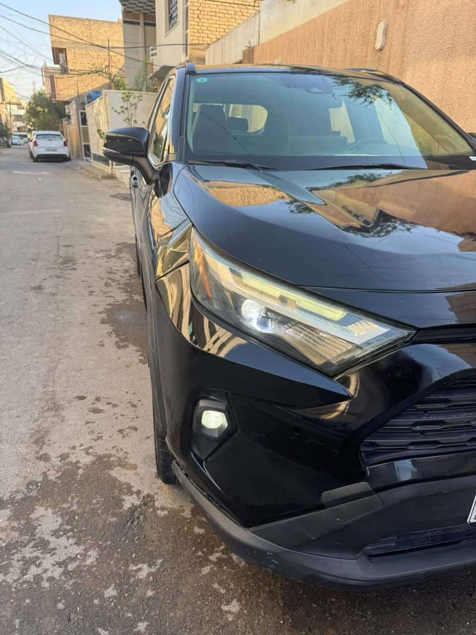 للبيع تويوتا رافور هايبرد 2023
TOYOTA RAV4 XSE Hybrid 
السعر ١٩٠
✅️ موديل 2023
✅ وارد أمريكي
✅ أعلى فئة XSE مواصفات 1/1
✅️ ممشى 25 ميل
المواصفات
▪️الون اسود ميتنايك
▪️ محرك 4 سلندر سعة 2.5 لتر هايبرد 
▪️بقوة إجمالية 219 حصان.
▪️ نظام دفع رباعي إلكتروني AWD.
▪️ ويل قياس 18 
▪️ إضاءة LED أمامية وخلفية كاملة.
▪️ مصابيح نهارية LED.
▪️ شبك أمامي وتصميم رياضي خاص بفئة XSE.
▪️ مقاعد جلد SofTex رياضية 
▪️ مقاعد أمامية مبردة ومدفأة.
▪️ مقاعد امامية كهربائية.
▪️خاصية الميمري لحفظ الوضعية.
▪️  فتحه سقف
▪️ دخول ذكي لجميع الأبواب.
▪️ عدادات رقمية حديثة.
▪️ كاميرا خلفية عالية الدقة.
▪️ باب خلفي كهربائي.
▪️ مثبت سرعة راداري ذكي.
▪️ نظام المحافظة على المسار.
▪️ نظام التحذير من التصادم الأمامي مع الكبح التلقائي.
▪️ مراقبة النقطة العمياء.

السيارة حادثها جاملغ وبنيد وشويه من الباب صبغ موضح بالمنشور  تعديل وصبغ بدون تبديل 

للتفاصيل اكثر اتصل 

رقم  : ***********
