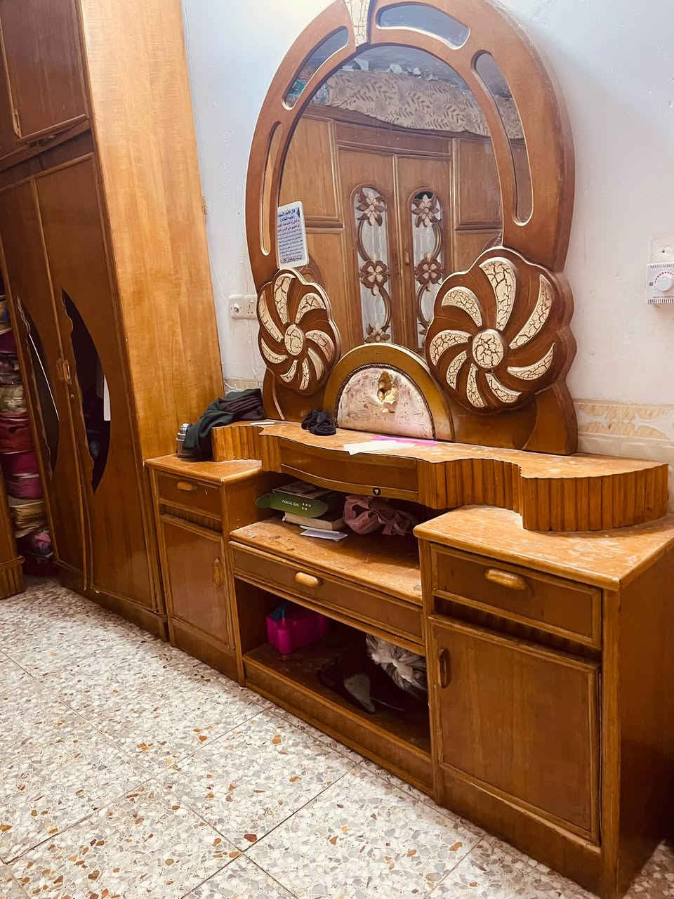 غرفة نوم مستعمل نجاره للبيع بسعر ٧٠٠وبيه مجال قليل للاستفسار الاتصال *********** مكلف بالنشر
