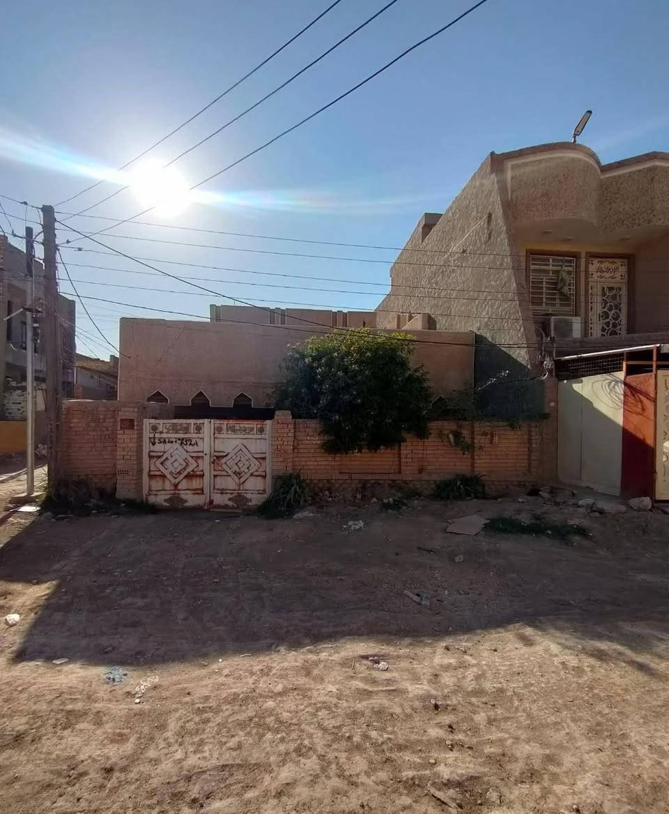 🏠 للبيع دار في حي العسكري – شارع 80

📍 الموقع: حي العسكري، شارع 80، مقابل زيدون الخطاط
📐 المساحة: 220 م²
🏡 الدار ركن وعلى شارع عرض 20 متر
📜 الملكية: طابو صرف

🔹 الدار قديم لكنه صالح للسكن، ويمكن الاستفادة منه كـ عرصة وإعادة بناء حسب رغبة المشتري.

💰 السعر: 140 مليون دينار
🔸 يوجد مجال بسيط للتفاوض للجادين.

📞 للاستفسار: ***********

علما ان المنطقة مشمولة بكافة الخدمات من تبليط ومجاري وارصفة
