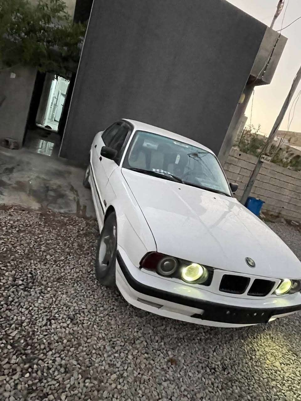 بۆ فرۆشتن bmw 
مۆدێل ١٩٩٢ رەقەم هەولێر 
دوو جام کارەبا گێر حادی مەکینە ٥٢٠ کەپس 
کامل بۆ یاخە 
بەشەرتی موس و براوە  بەس جەمەلەخی دواوەی لای سەیاق براوەتەوە لەحیم کراوەتەوە کراوە بە پنتە 
بە شتی تەعویل و خرامە و دارو بەرد سەنەوی بەسەر چووە مانگێکە 
جەنیشی خرامە تیاب و دوای مەعامەلە بەدەس وەری دەگریەوە .....!
شوێن : ڕانیە 
*********** ڤایبەر و وەتسئەپی لەسەرە رانية, السليمانية
