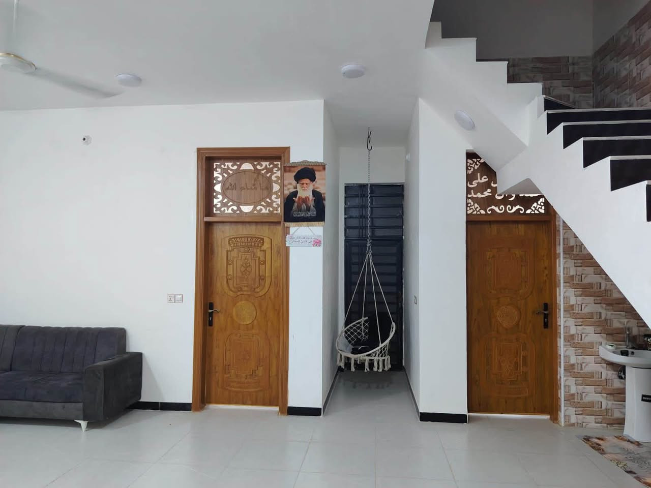 🏠دار  للبيـــــــع //طابـــــــو زراعي سند ٢٥  _🏠

🏗️📍المــــــــوقع//حي الزهور مقابل الدواجن قرب شارع كربلاء 

🔨👷بناء زيرو ٢٠٢٦ عالي عن الشارع وشارع تبليط 

✏️المســـــاحة// ٢٠٠ متر _واجه١٠✖️نزال 20م 

🔴يتكون من ٢ طابق يحتوي على 

٤ غرف نوم ➕٢ كلدور ➕استقبال ➕مطبخ ➕مجمعات صحيه ➕كراج 

 🏫📚نستقبل جميع عروض البيع و ترويجها بإعلانات ممولة 
      للمزيد من التفاصيل الاتصال او المراسلة خاص 

حسن السعيدي ***********          

علي السعيدي ***********_ ***********

حسين السعيدي ***********

 📍موقع المكتب  📌 الحله - حي الامام علي(ع)  _مقابل مجمع الوافي
