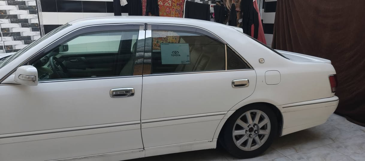 ملكة موديل 2000 اصل  
شاصي71  مكينة2500 سي 9
رقم نجف الماني  المالك يريد مداور وكالة ماكو كبل تبصم وداور 
بيهة كفر الجاملغ الخلفي فقط 
السعر100 وبيهة مجال قليل 
***********
 بيع فقط لان محتاج فلوسهة بدون مراوس
