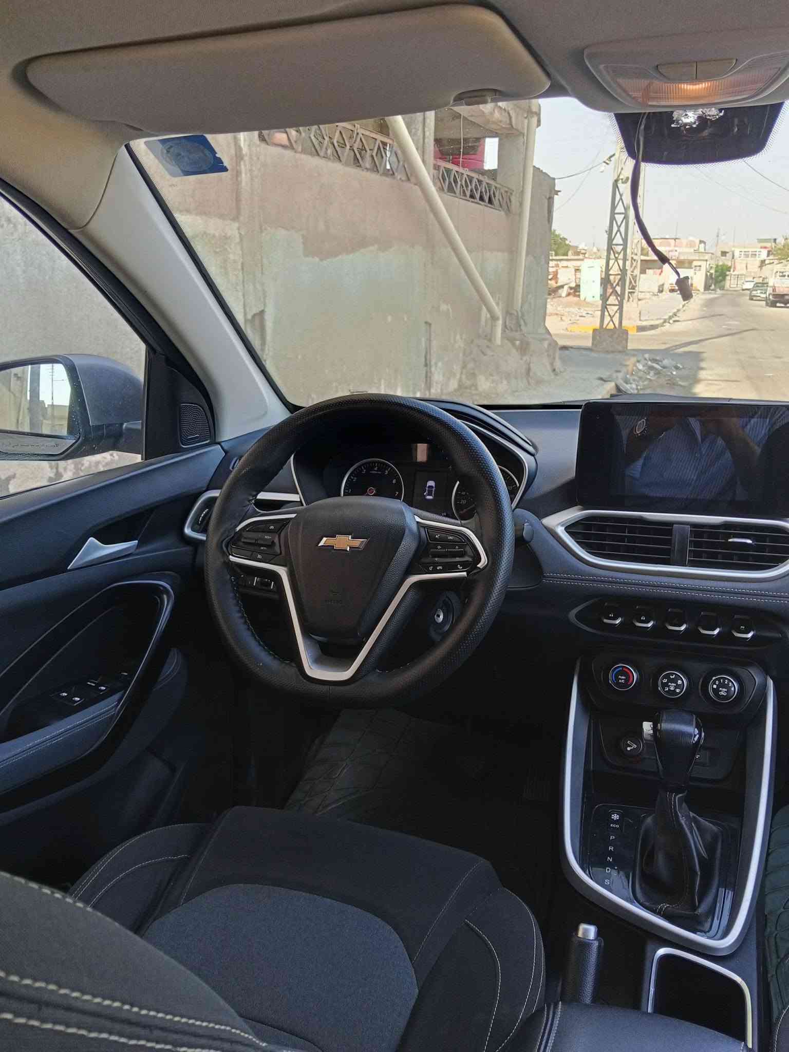 للبيع: شفروليه كابتيفا (Chevrolet Captiva)
 * الموديل: 2023 
 * اللون: رمادي / رصاصي 
 * المحرك: 4 سلندر سعة 1.5 لتر توربو (اقتصادي جداً في استهلاك البنزين)
 * ناقل الحركة : أوتوماتيك (CVT)
 * الرقم: بصره انكليزي   جاهزة للتحويل
 * إضاءة LED أمامية ونهارية 
 * شاشة لمس داخلية كبيرة تدعم Apple CarPlay و Android Auto.
 * كاميرا خلفية وحساسات للمساعدة على الركن.
 * مثبت سرعة (Cruise Control) وتحكم كامل من الاستيرن
 * نظام مكيف ممتاز مع فتحات تكييف خلفية.
 * أنظمة أمان متكاملة  ABS، نظام نظام الثبات الإلكتروني وايرباكات

حالة السيارة:
 * السيارة بحالة جيده جداً 
 * البدي ونظافة السيارة ممتازة كما موضح بالصور.
السعر: [ 140] وبيها مجال
للتواصل  *********** الرقم الثاني ***********
مكان السياره البصره
