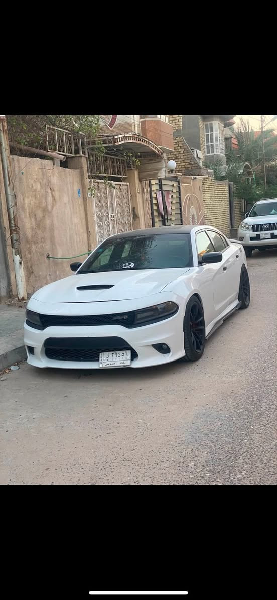 سكات باك ١٩ رقم بغداد فول عدا الرادار الامامي
ميموري وتدفئة وتبربد كشنات …الخ
ماشية ٣٩ الف ميل
السيارة ضالة بالبيت ٢٤ ساعة تطلع بالسنة حسنة
حادثها جاملغ امامي وبارد بكدر الشبر حافة البنيد فقط
سعرها ٢١٠ لان مستعجل 
مبدل فقط بطل
***********
