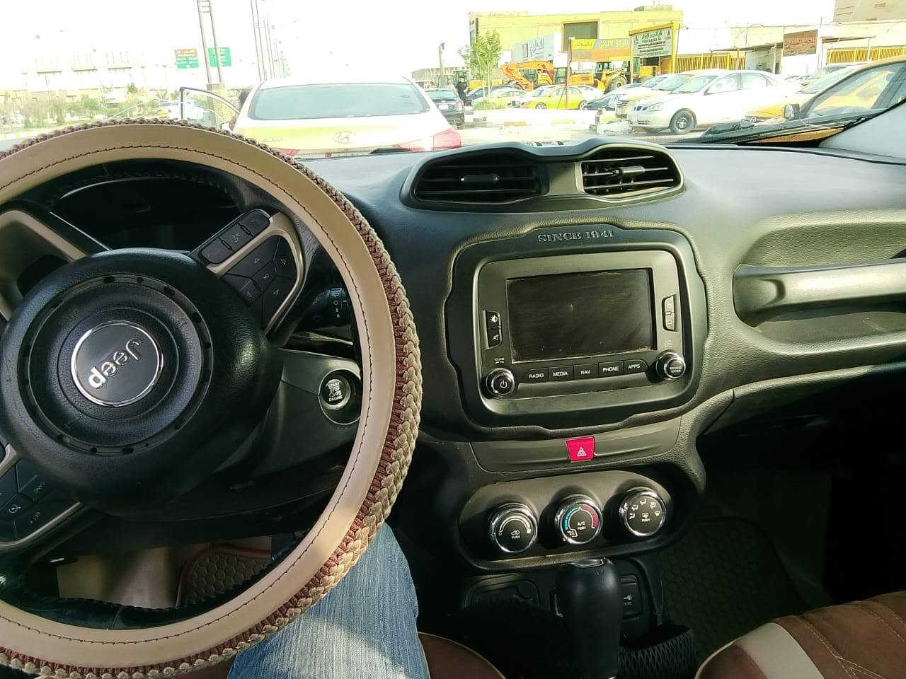 جيب رنكيد مديل 2017 لون رصاصي السياره كلش حلوهه رقم جديد او سنويه لحد2031 السعر115 التواصل عله***********

