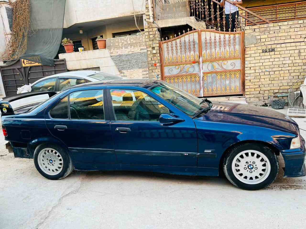 السلام عليكم
بي ام e36 موديل 1992 وارد اوربي
كير اوتو  مكينه 25 مسكر عدل
رقم جديد سنويه وهزه ما ساقطه 
باسمي تحويل ثاني يوم 
السياره بيه خيط تبخير شغاله السياره طبيعي 
تبريد تحتاج منضومه كامله 
 مكاني بغداد الدوره 
***********
