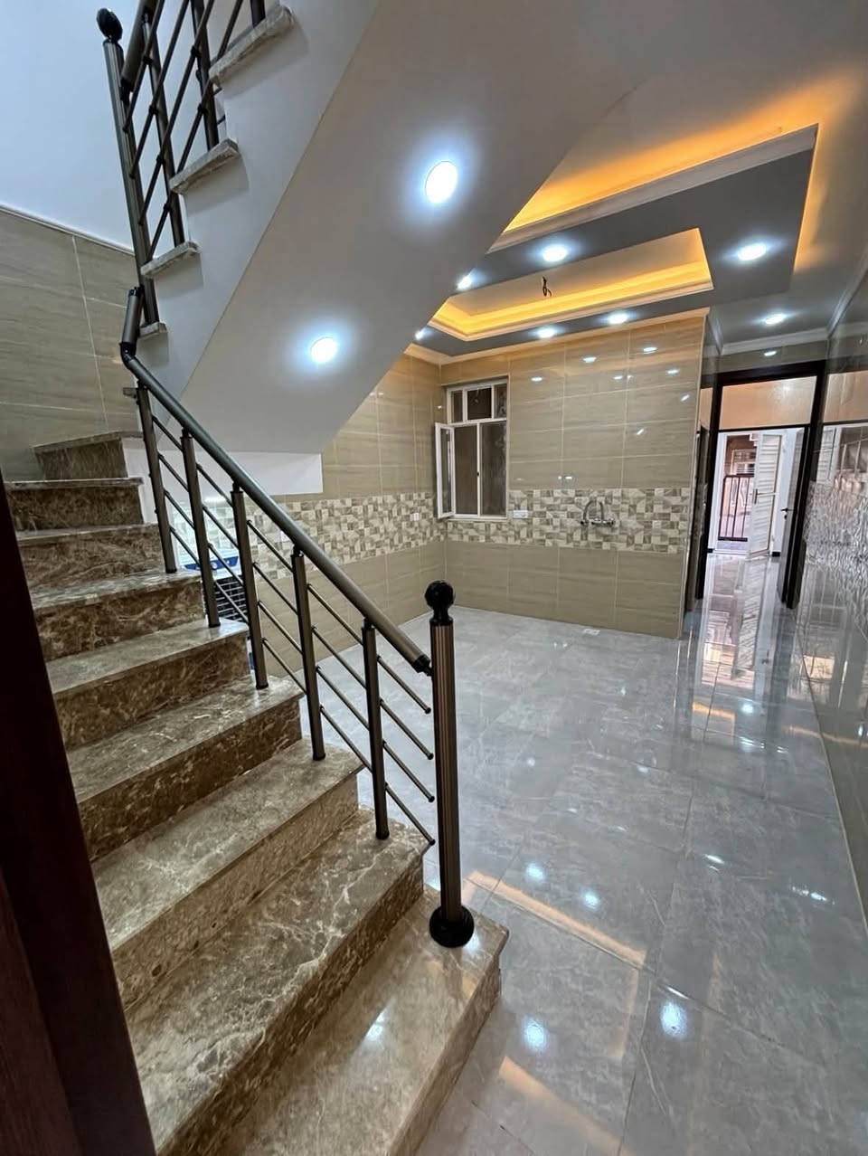 🏡 مكتب البديع للاستثمار العقاري

🔥 دار للبيع – بناء حديث وموقع مميز

إذا تبحث عن دار مرتبة، عملية، وبناء حديث وبموقع قريب من الخط السريع، هاي فرصة تستحق المشاهدة 👌

🏠 تفاصيل الدار:
🔹 المساحة: 60 م²
🔹 الواجهة: 4 م على وجهين
🔹 فضلة: 20 م²
🔹 بناء حديث
🔹 كراج سيارة

✨ الطابق الأول:
▪️ صالة
▪️ مطبخ
▪️ غرفة نوم
▪️ خدمات
▪️ كراج

✨ الطابق الثاني:
▪️ غرفتا نوم
▪️ خدمات

📍 عنوان الدار:
بغداد – حي القاهرة – ناجي عواد – قرب الخط السريع

📌 عنوان مكتب البديع:
بغداد – حي القاهرة – المعلمين
مجاور بيتزا بيروت وأسواق حيدر

📞 للاستفسار والتفاصيل:
***********

🔥 دار بمواصفات عملية وبناء حديث… للتفاصيل أو تحديد موعد للمعاينة، تواصلوا ويانا.

🏡 مكتب البديع للاستثمار العقاري – خيارات عقارية مميزة وفرص استثمارية موثوقة

