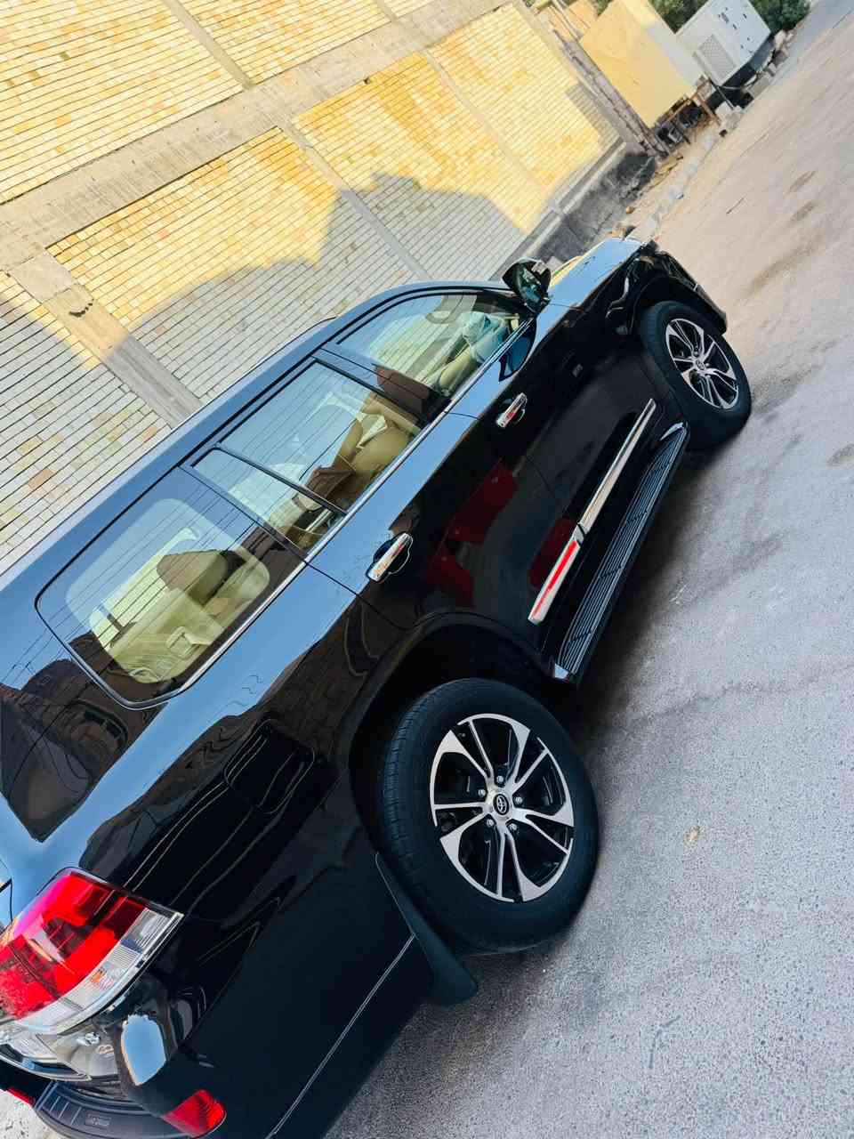 الاند كروز 2021 خليجي فطيم اصل 

محرك 8 سلندر 4.600 

كفاله عامه سياره بيها رصعه صغيره بلباب بكد اصبع بارد 

سياره مغلفه PPF  امريكي ابو ضمان 

سياره بحاله وكاله كلش جديده 

رقم بغداد تحيل ثاني يوم 

مكانها الرمادي 

سعر 510 بيها مجال بسيط 

يرهم مراوس بتاهو مكفول حصرا 

***********
