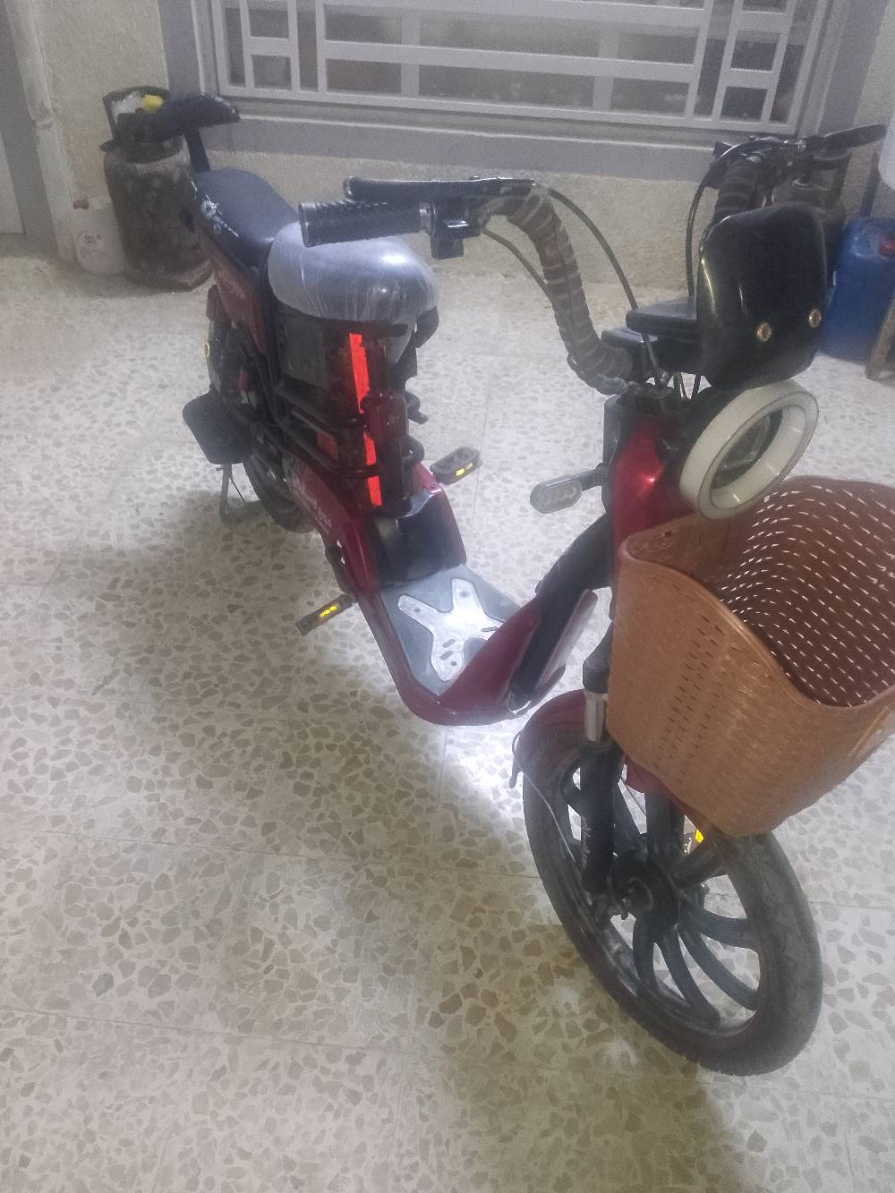السلام عليكم 
باسكل شحن للبيع حجم 20 
الباسكل فول نضافه 
اربع بطاريات 
السعر. 240 وبي مجال 
العنوان كربلاء 
الرقم ***********