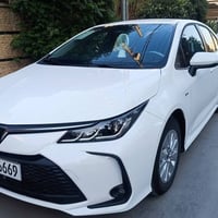 كرولا هایبرد موديل 2024 ماشی 22 الف فقط . مكفول . كشن كهربائی داخل جلد...