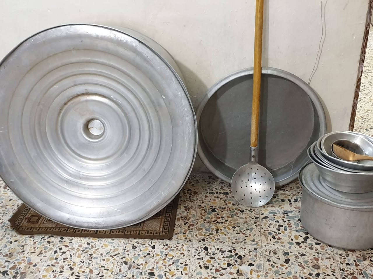 للبيع جدر طبخ مع ادوات طبخ وصوبه ياباني
***********
