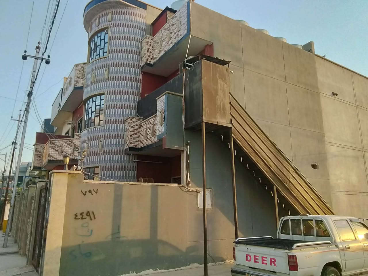 عروض_مكتب_الحيالي_للعقار
🏡دار للبيع 🏡دار للبيع 🏡

موقع الدار 🏡: حي المزارع مقابل مستشفى فرع صيدلية المزارع قرب اسواق زمزم 

المساحة : 100 متر مربع 

⭕️الدار طابقين الطابق الاول معزول عن الطابق الثاني 

⭕️يتكون من اربع غرف نوم 

⭕️جمعية العدل 

للاستفسار اكثر الاتصال بالارقام الاتية او التواصل مع الصفحة 👇🏻👇🏻👇🏻👇🏻

📞***********📞
📞***********📞
📞***********📞

نستقبل جميع العروض التجارية والزراعية والسكنية 

عنوان المكتب📍 الموصل_ منطقة الگلوات شارع السجن القديم قرب باب جديد مقابل مولدة السجن القديم

