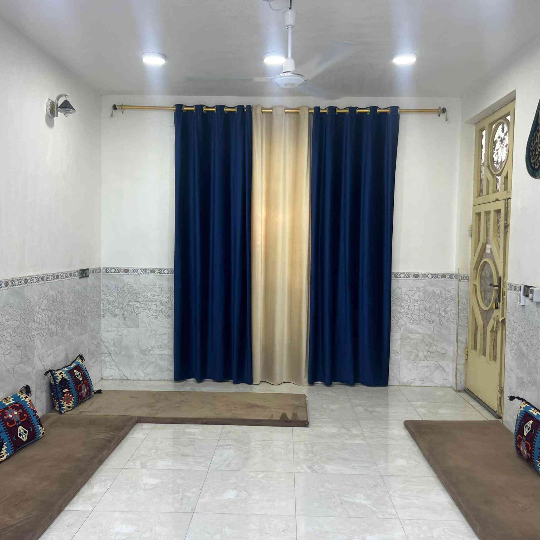السلام عليكم ورحمة الله وبركاته 
دار للبيع في الهاشمية حي العسكري (حي الصادق) طابو صرف مساحته 120 متر  مع فضلة يعني 140 واقع 
بناء حديث سنة 2024 
طابوق وصب كونكريت
سعر البيت 83
للاستفسار زيارة مكتب الوسمي للعقار او الاتصال 
*********** ابو زيد الجبوري
