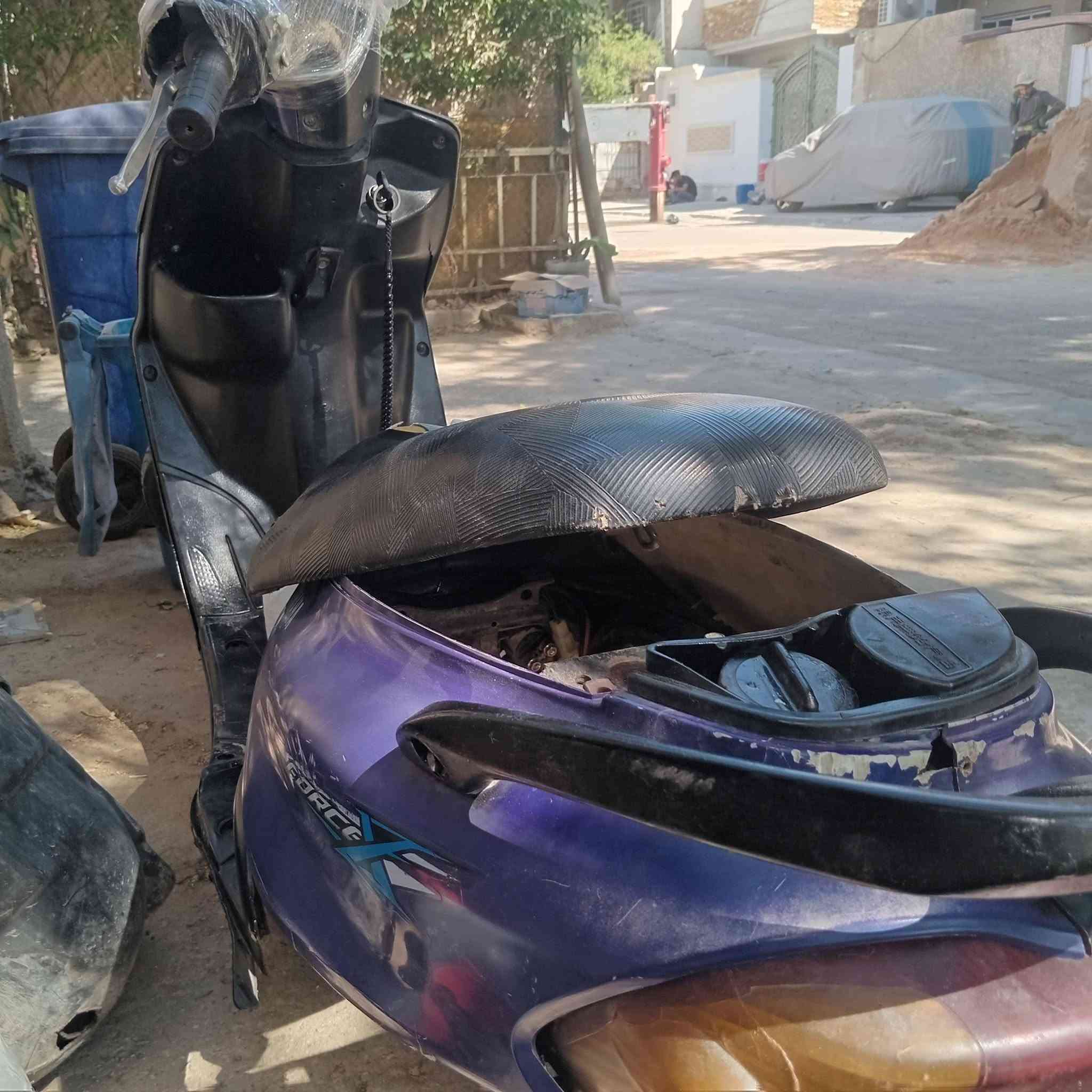السلام عليكم اخون ورشاء متنقله لتصليح الدراجات من ٦٠ السرعه ١٤٠ مكني حي المانه   مدينه الصدروهاذ رقمي  *********** من الساعه ٢ ال ١٠ بليل وبنسب السعر
