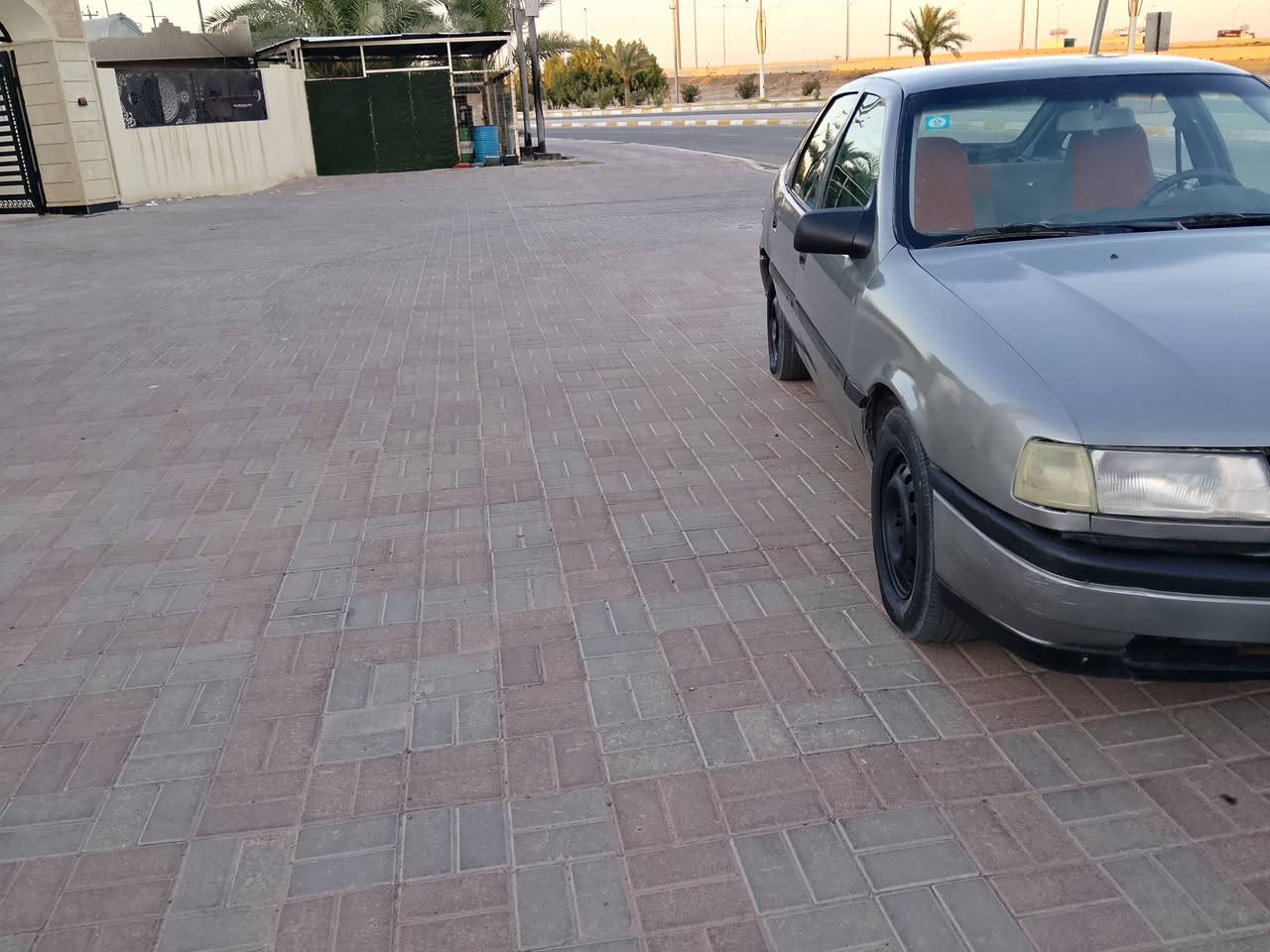 السلام عليكم 
اوبل فكترا للبيع موديل 93 كير ومكينه نظاف 
الكير مرات ع ثالث يفلت بدلت القاعدة مالته رقمها انلكيزي جديد تايرات زينه يرادلها بطاين الاماميه تعبانه فقط سعرها 22 وبيها شويه مجال مكانه الفلوجه رقمي ***********
