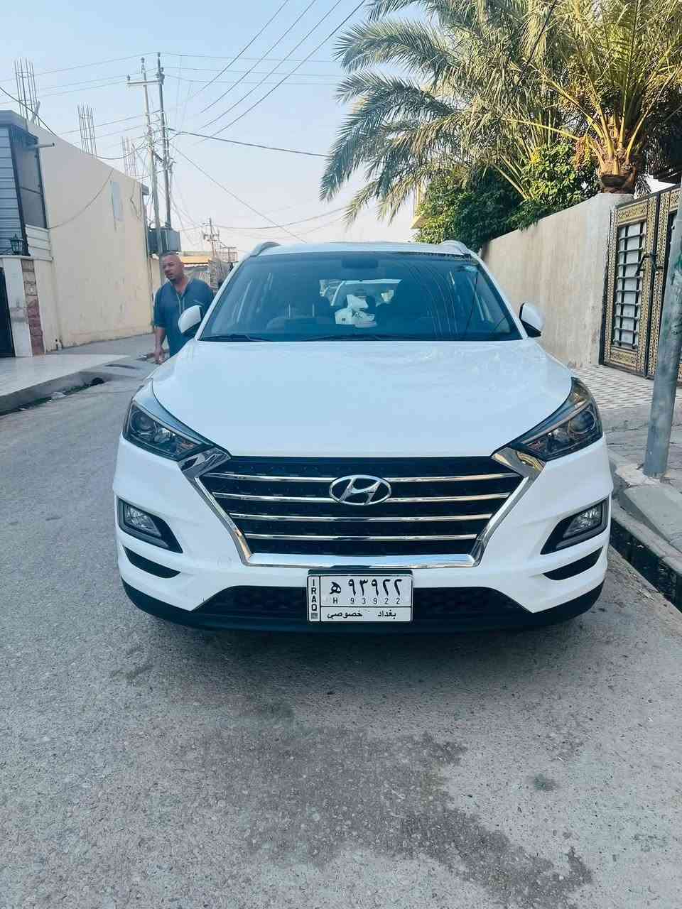 السلام عليكم 
توسان خليجي وكاله الكاصد  رقم بغداد لون ابيض مشروع وطني 2019 ماشيه ١٣٠  حقيقي
 تحويل ثاني يوم 
بصمه تشغيل عدد 2
 وبصمه بوب
 يدات نيكل
 مري شفط
 اشاير مري 
تحكم ستيرن جهتين
 كروس سرعه
شاشه بلاديه اصليه
 وايرلس شحن 
سايد ابريك رجل كوري اصلي
كامرة دواره 
كشن كهرباء 
3 وضعيات قيادة سبورت عادي وايكو
4قطع تبريد امامي قطعتين خلفي 
السيارة بيها مكانين بارد فقط كما موضح بالصور وتكحيلات بسيطه بالدعاميه
السعر المطلوب ١٨٥ بيها مجال بسيط جدا حك الجيه 
مكان السيارة بعقوبه 
تلفون ***********
