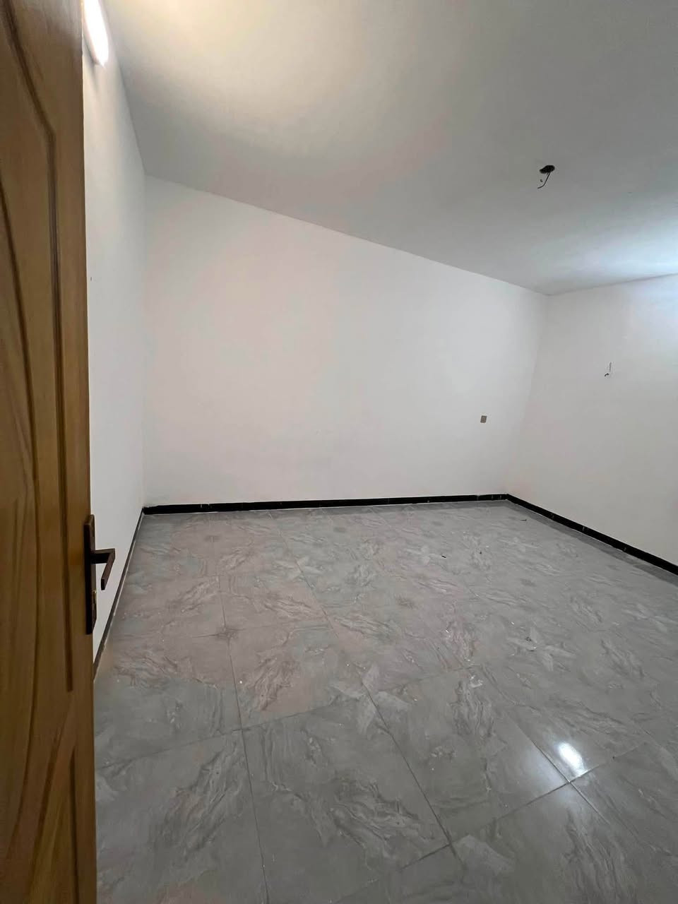 بيت للبيع طابوا زراعي سند 25 على طابوا العامريه المساحه 100م 5x20 
📍المكاسب النصر الاولى الفرع الثاني. 
يحتوي على ثلاث غرف نوم واستقبال كبير ومطبخ وخدمات فوك وجوه السعر 110مليون 

للاستفسار/ ***********
