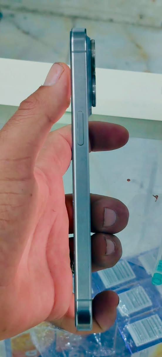 سلام عليكم ايفون 15 برو ماكس ماستر شرق اوسط جهاز مستبدل بي بطاريه من ابل ومستبدل العدسه البورتريه مال جهاز كلشي مابي فول قطعه حلوه مال جناي  السعر 825وبي مجال بصيط رقم الهاتف ***********

نص مكتوب في الصور:
- 9:08 LTE حاله البطارية حالة البطارية لم يتم التحقق منه غير قادر على التحقق من أن هذا الـ iPhone يحتوي على بطارية أصلية من Apple. قد لا تكون التفاصيل الواردة من هذه البطارية دقيقة. لمعرفة المزيد قد تكون خدمة البطارية مغطاة بالضمان حول البطارية والضمان... الحد الأقصى للقدرة 100% هذا قياس لقدرة البطارية مقارنة بقدرتها عندما كانت جديدة. قد تتسبب القدرة المنخفضة بتقليل ساعات الاستخدام بين عمليات الشاحن والأخرى. عدد الدورات 152 هذا هو عدد مرات استهلاك iPhone لقدرة البطارية. معرفة المزيد... تاريخ التصنيع غير معروف أول استخدام غير معروف