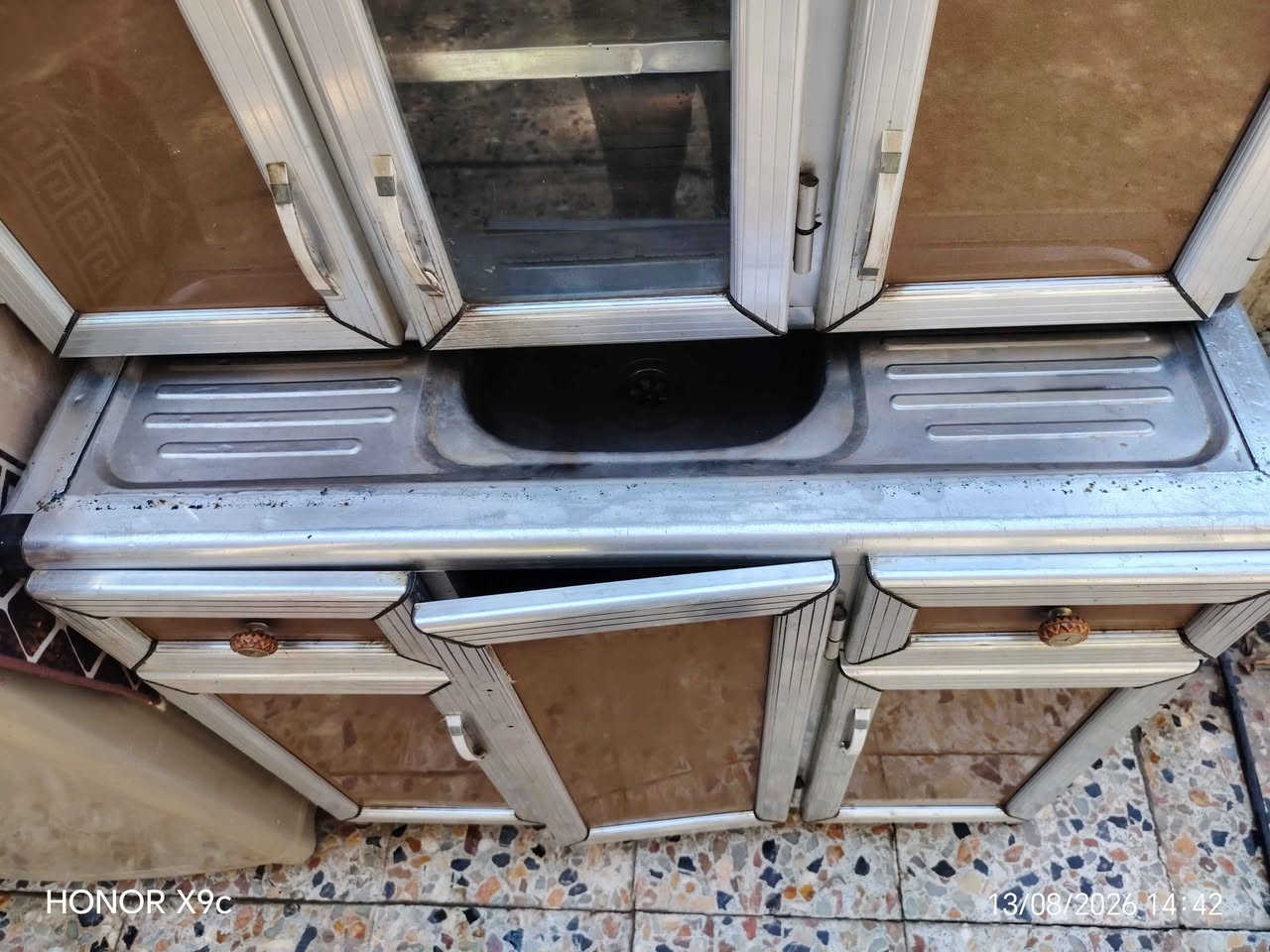كاونتر نضيف بس بي شوي تنكيد من كدام واضح بل صوره والباقي نضيف سعر ١٠٠ مكان كريعات رقمي *********** الفارس, صلاح الدين
