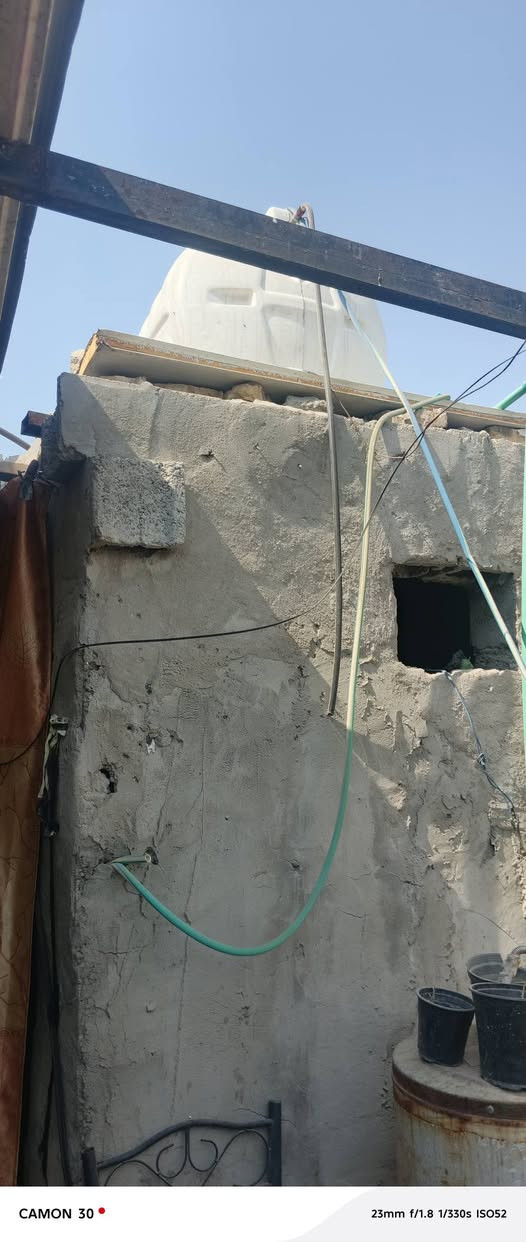 بيت منطقة الحسينية مال راشدية بلحواسم الي مقابيل بانزين خانة مسقط البيوت تصير خلف المحطة مال غاز يعني اول متفوت شارع الشاركة البيوت على اليسرةة
 البيت هوسة اغراض مطشرة يعني مال واحد يريد يشيل كدامكم غرفة ٤×٥ الاستقبال هم ٤×٥ وبي ترك هوسة ماصورتة بي غراض عرضة مترتين وعلى طول البيت و ايضا مطبخ كلشي وحمام ٣ في٣ وطرمة ٣ في ٣ جان هيكل واني رتبت بي شغلات ولبخت ذبيت بل ٣ ملاين علكد امكانيتي عليه امانة الله ورسولة 
البيت عارضة ب٧ ملاين واكدر ابيعة هوة وغراضة ماعدي مانع بدون غراض وهوة غراضة وتانكي ولشمعات وكلشي ابيع شكو بلبيت عادي وسهله وبي مجال البيت وهذه رقمي *********** بي وتساب
