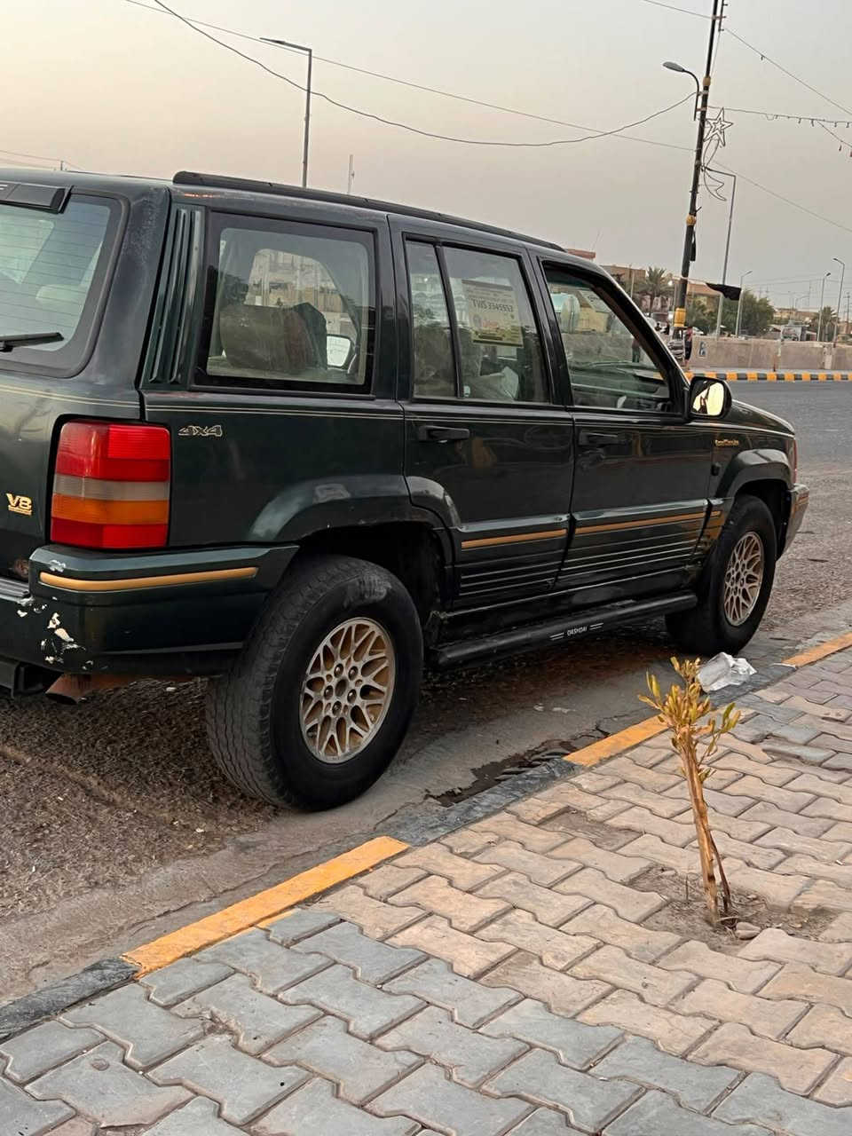 سلام عليكم..جيب شيروكي كراند 93للبيع.. رقم انكليزي بابل..هزه جديده..محركv8..بلاد السياره بيه نواقص 
...***********..اتصال
***********.واتس
